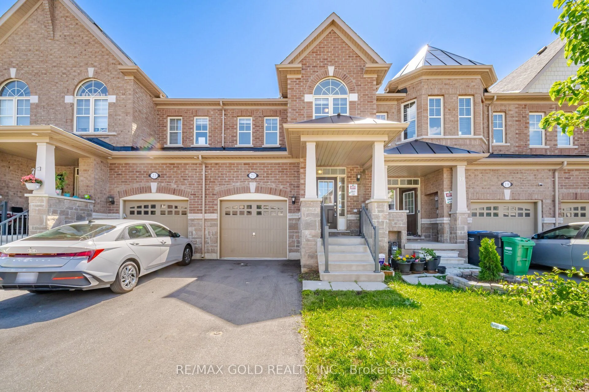 Att/Row/Townhouse in Brampton