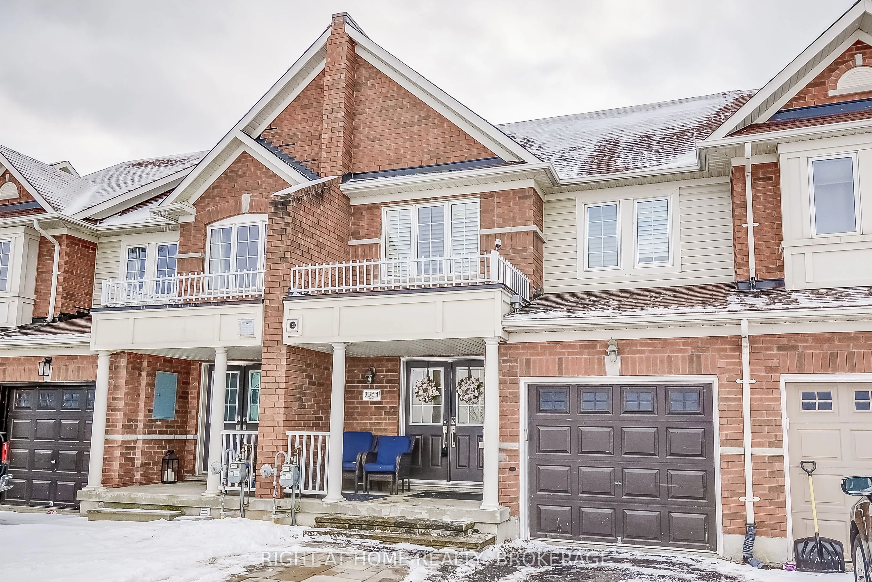 Att/Row/Townhouse in Burlington