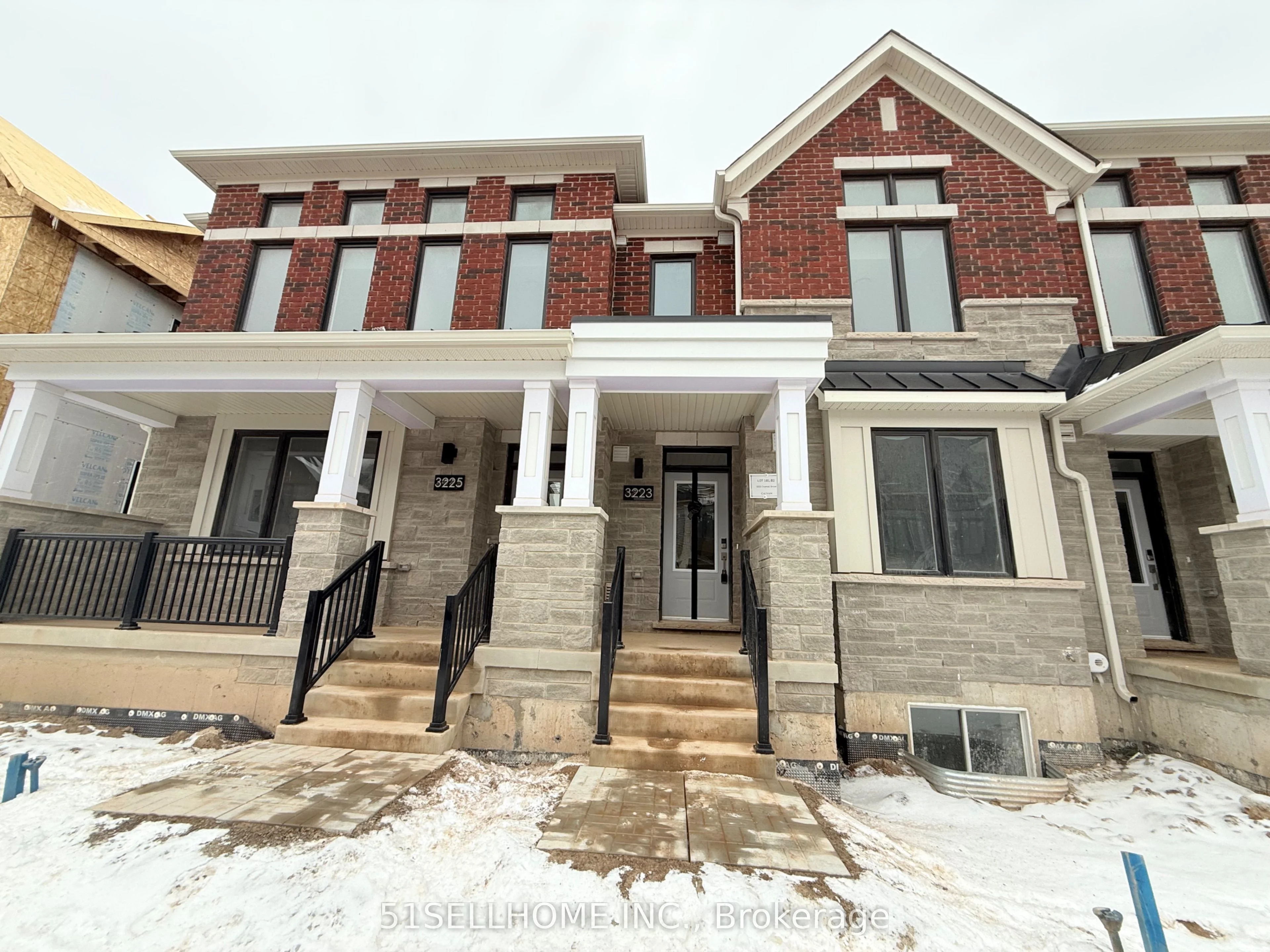 3223 Crystal Drive, Oakville, On L6m 0w8