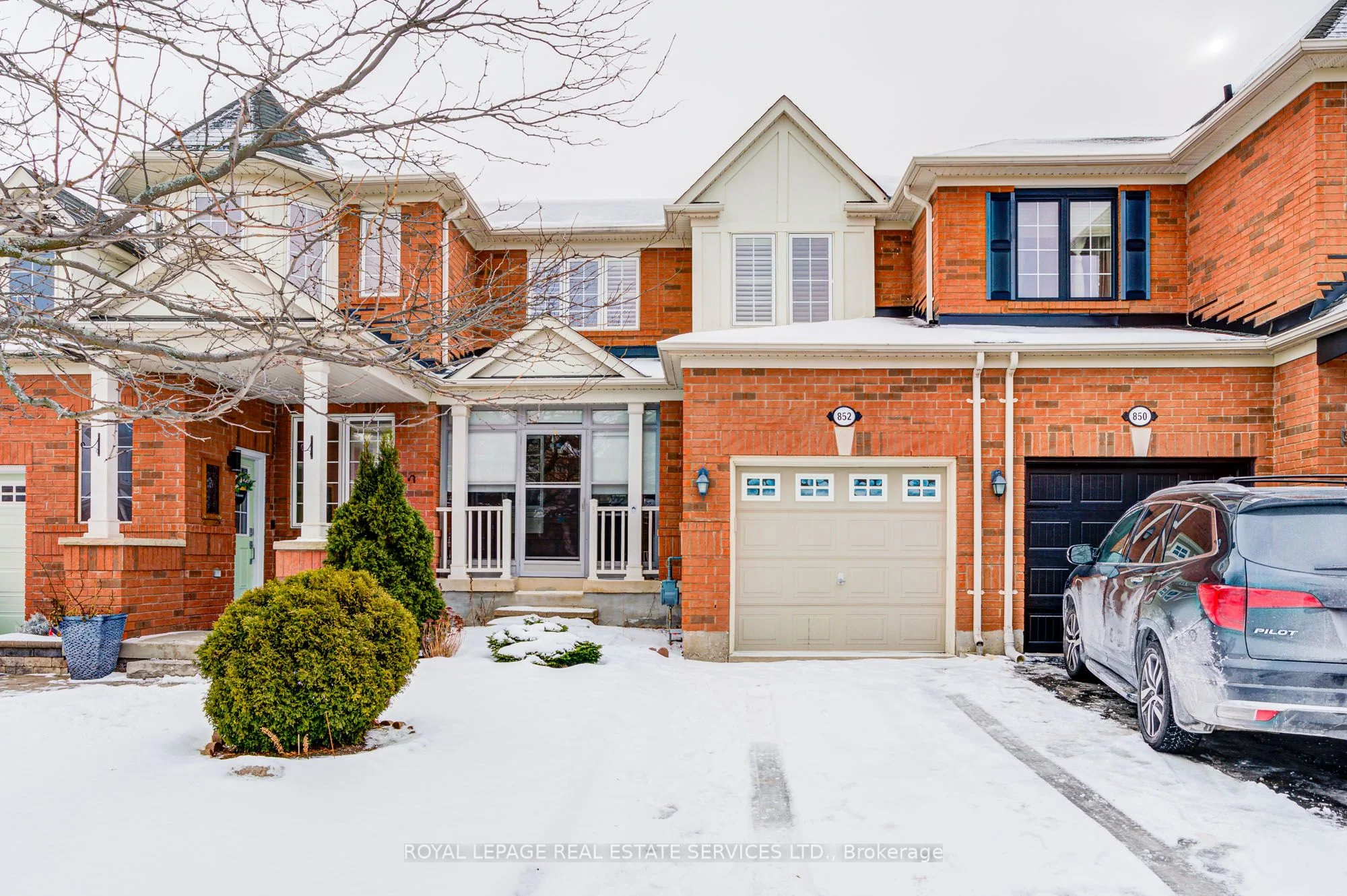 Att/Row/Townhouse in Milton