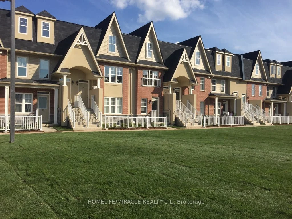 Condo Townhouse in Milton