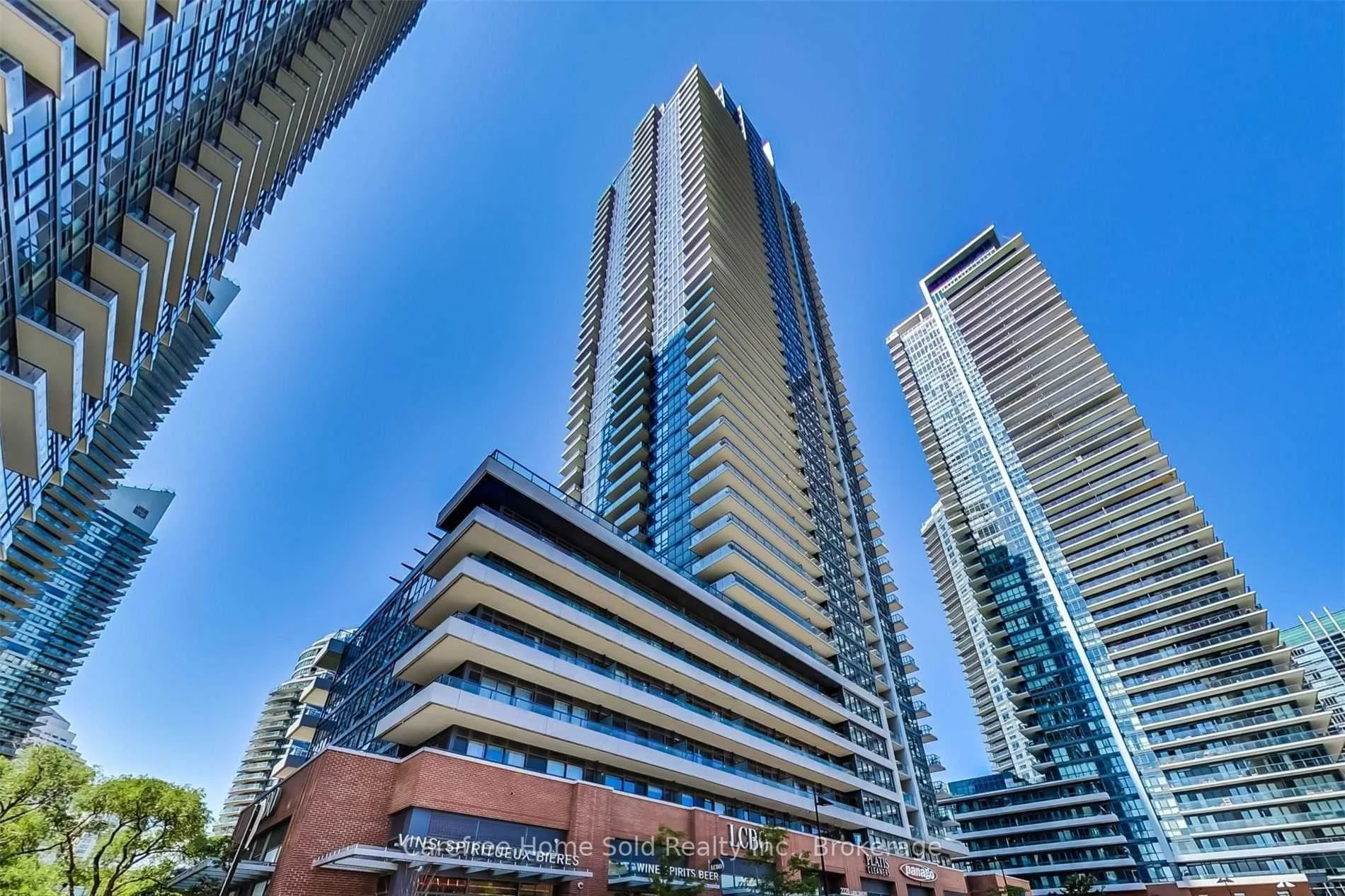 2220 Lake Shore Boulevard W 2102, Toronto W06, ON M8V 0C1