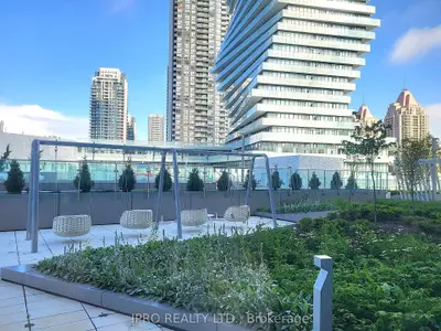 3883 Quartz Road 1906, Mississauga, On L5b 0m4