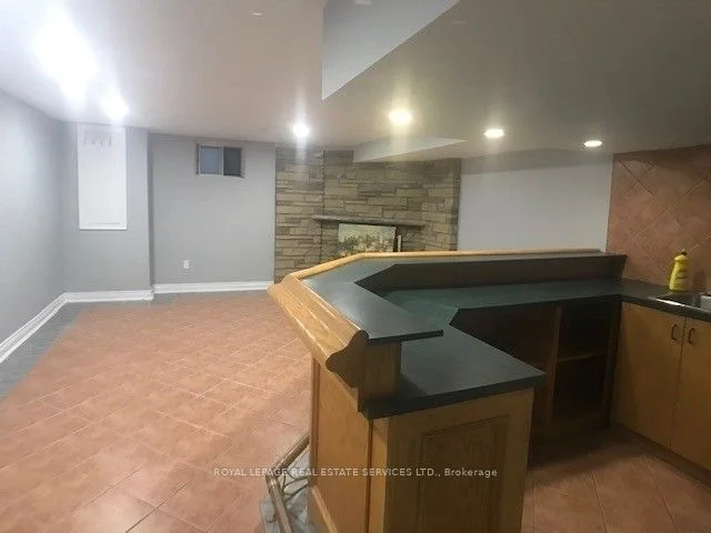 3383 Ellengale(upper 3 levels) Drive, Mississauga, ON L5C 1Z5