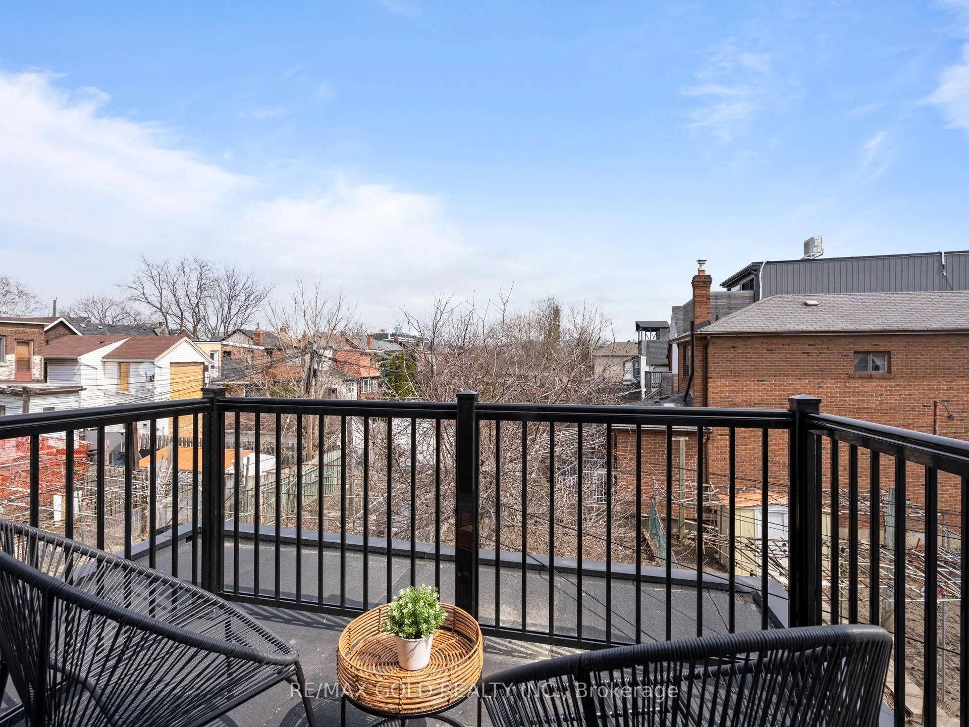 1007 Ossington Avenue, Toronto W02, ON M6G 3V8