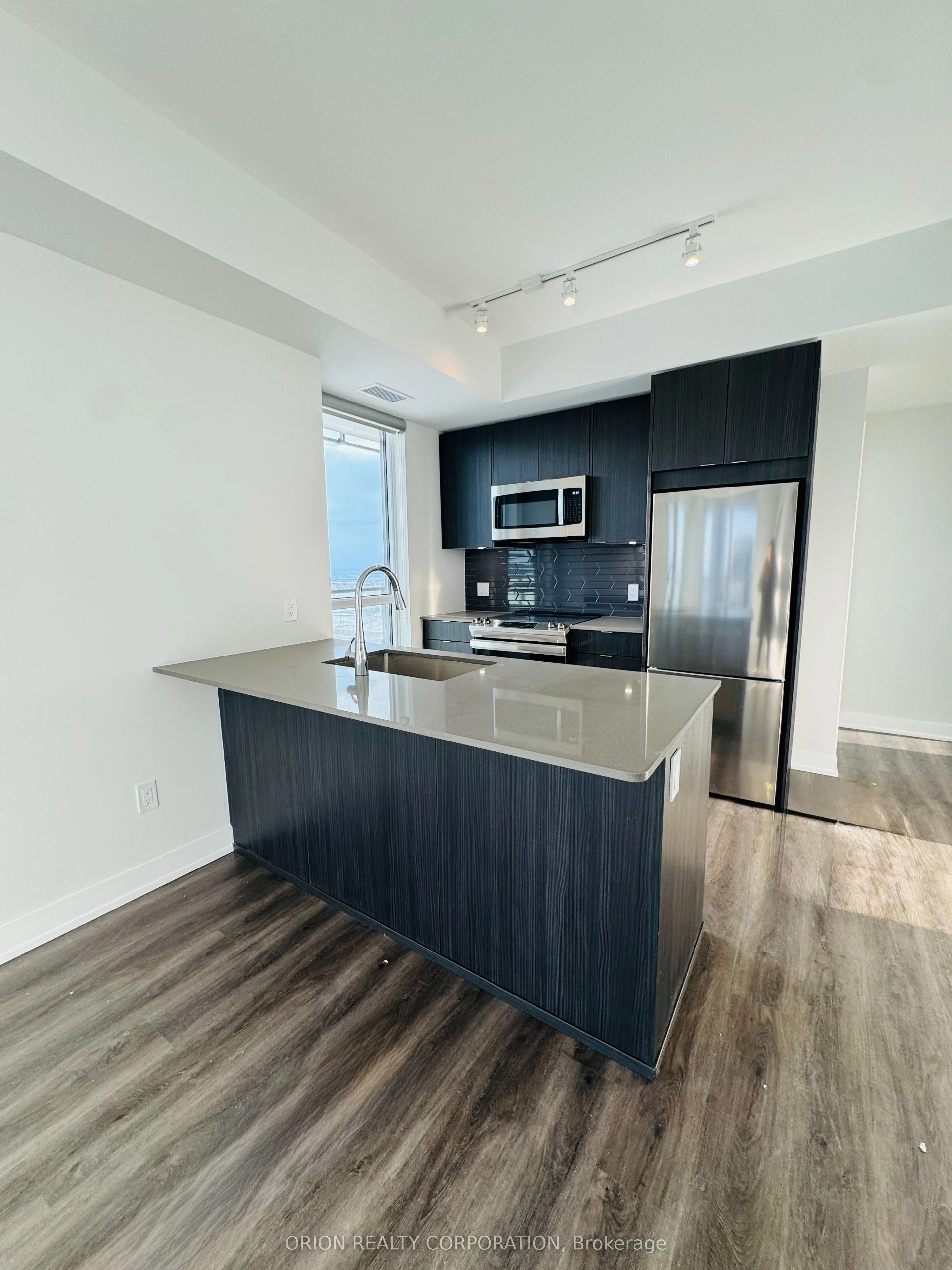 4130 Parkside Village Drive 2910, Mississauga, On L5b 3m8