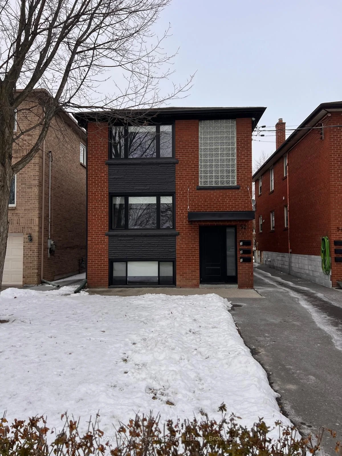 52 Hay Avenue 3, Toronto W06, ON M8Z 1G1