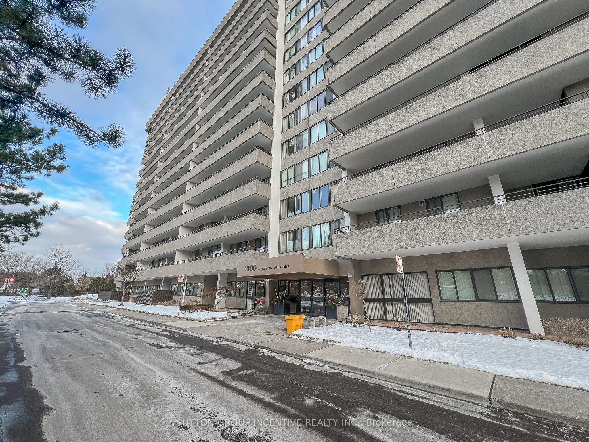 1300 Mississauga Valley Boulevard 303, Mississauga, On L5a 3s9