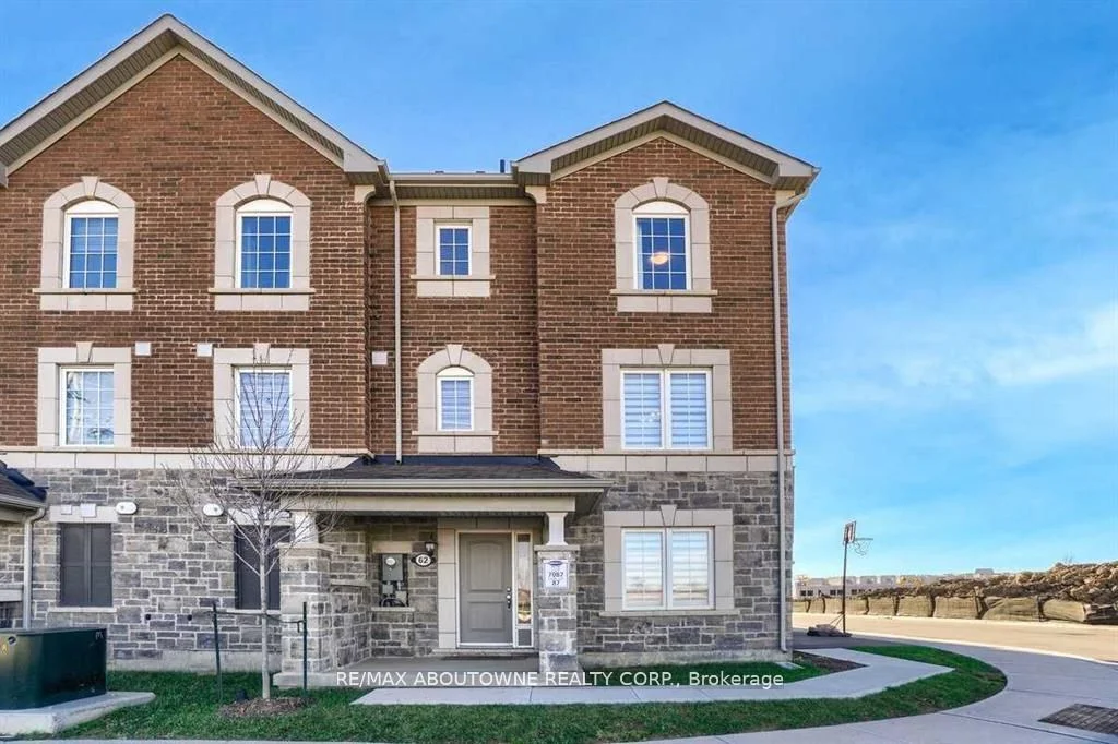Att/Row/Townhouse in Milton