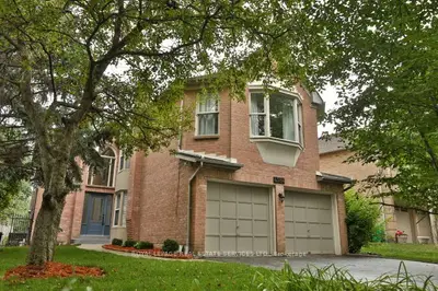 4584 Glastonbury Place, Mississauga, On L5m 3l6