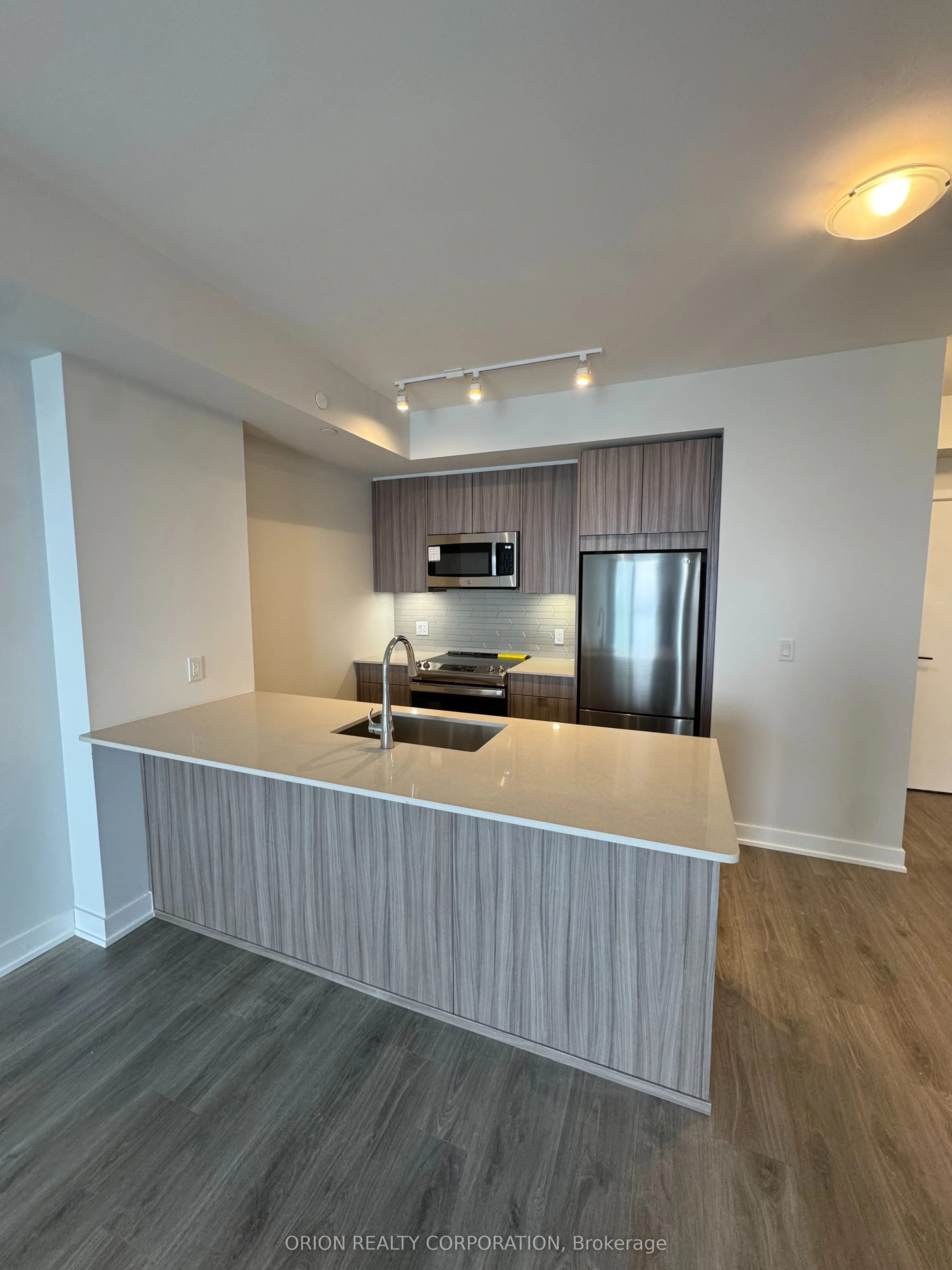 4130 Parkside Village Drive 3602, Mississauga, On L5b 3m8