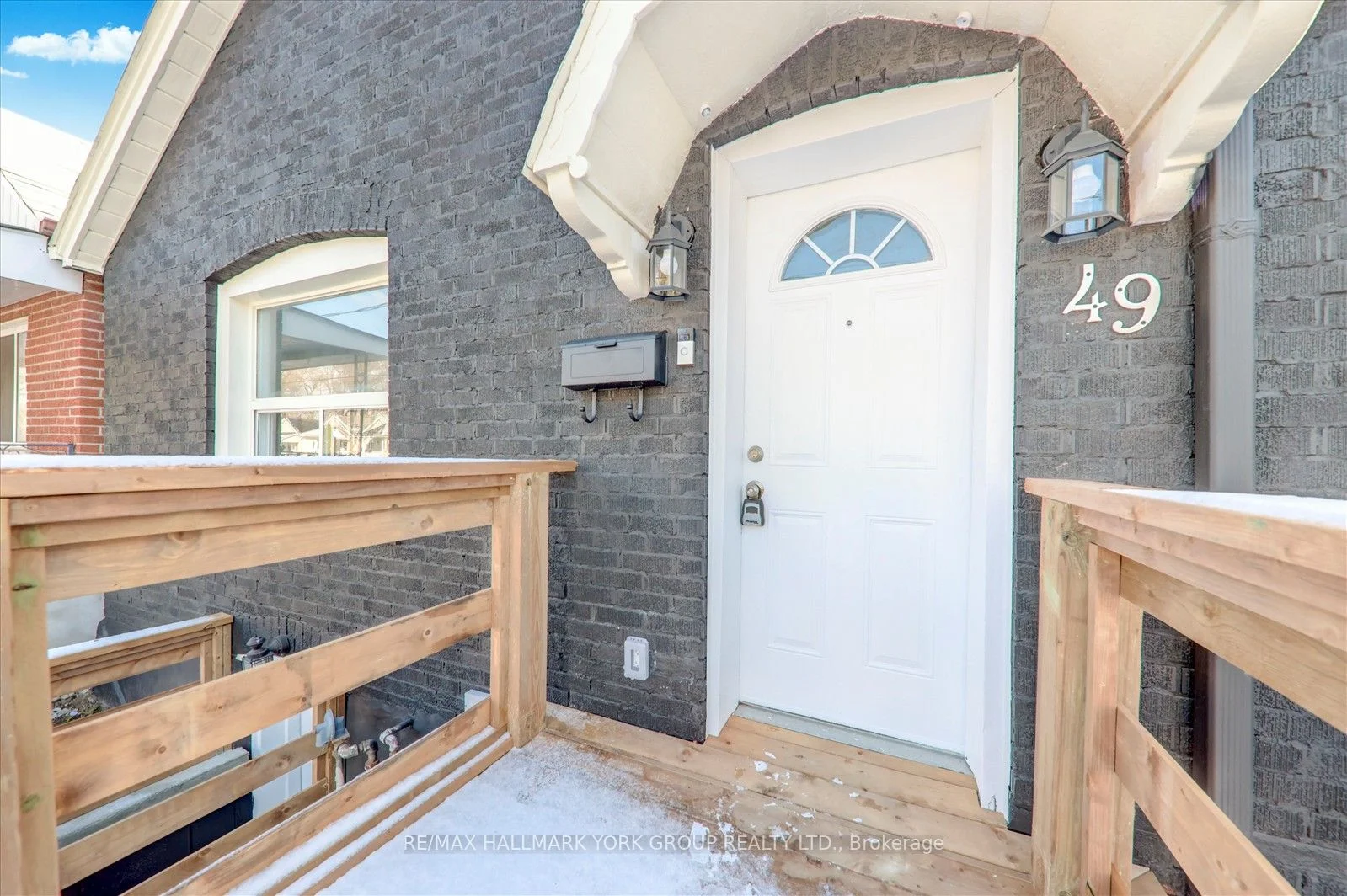 49 Cordella Avenue Main, Toronto W03, ON M6N 2J7