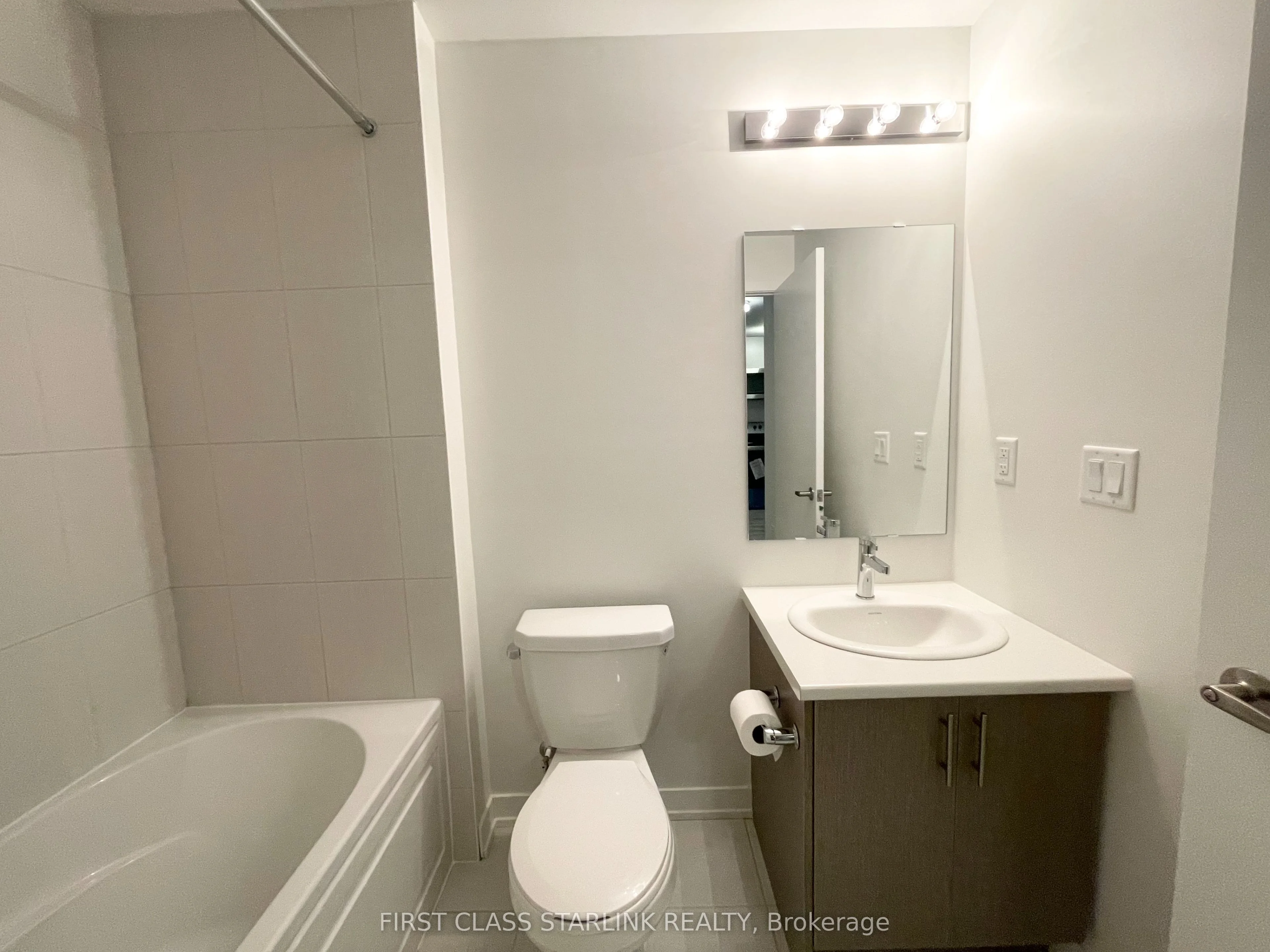 3401 Ridgeway Drive W 418, Mississauga, ON L5L 5T3