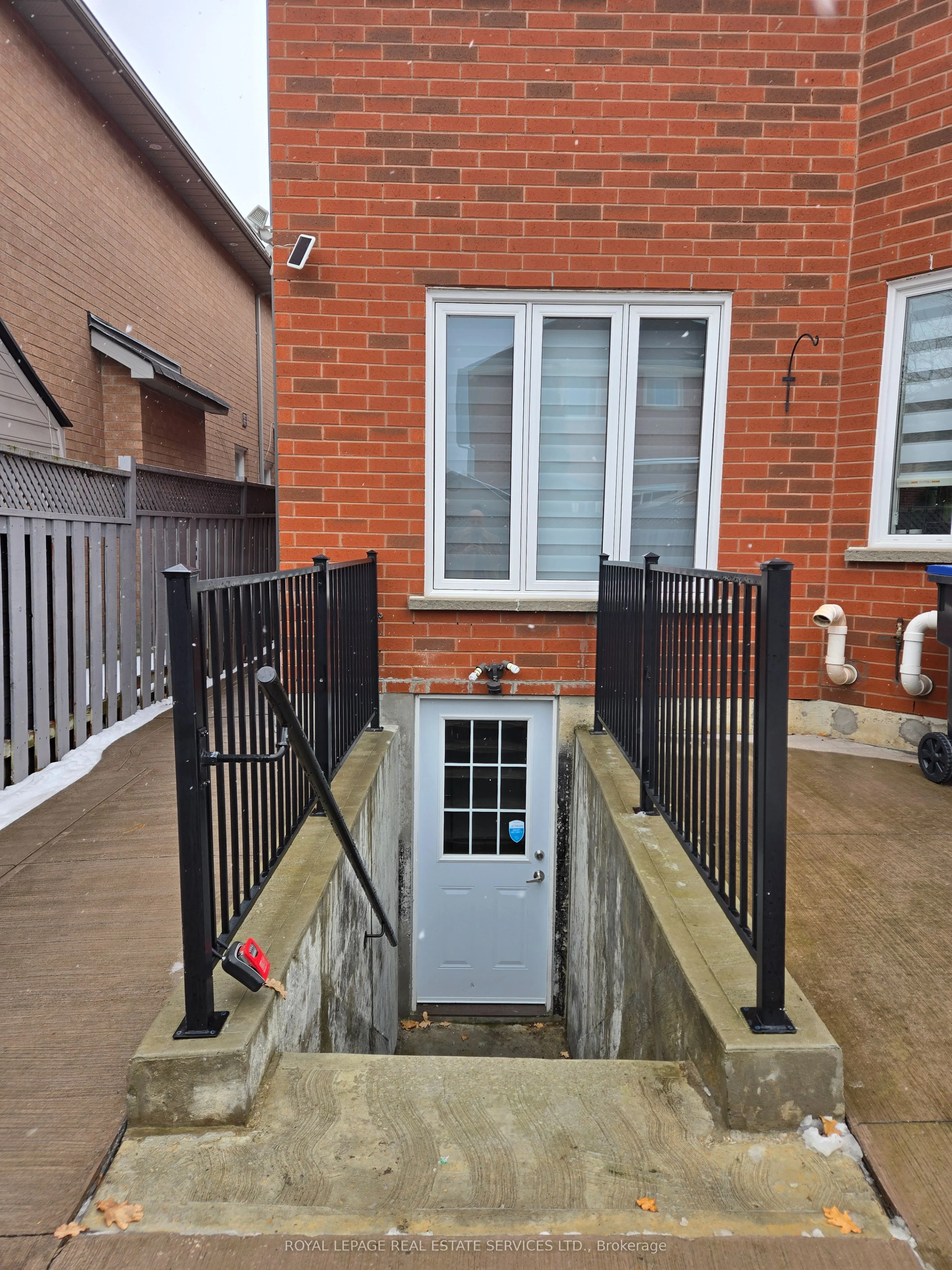 7069 Rosehurst Drive, Mississauga, On L5n 6y8