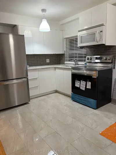 179 Varsity Street, Toronto W02, On M6s 4p5