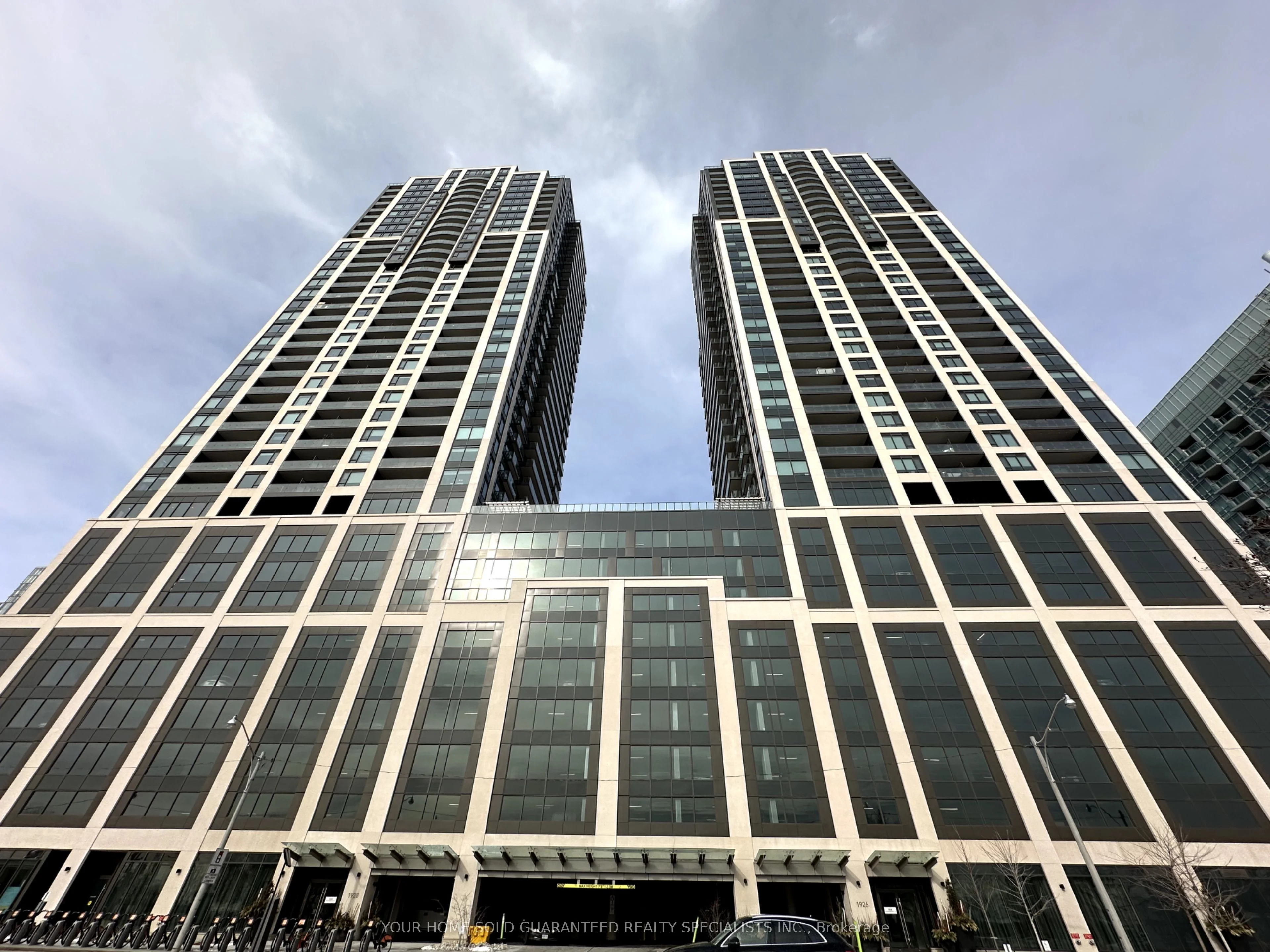 1926 Lakeshore Boulevard W 4207, Toronto W01, ON M5S 0B1