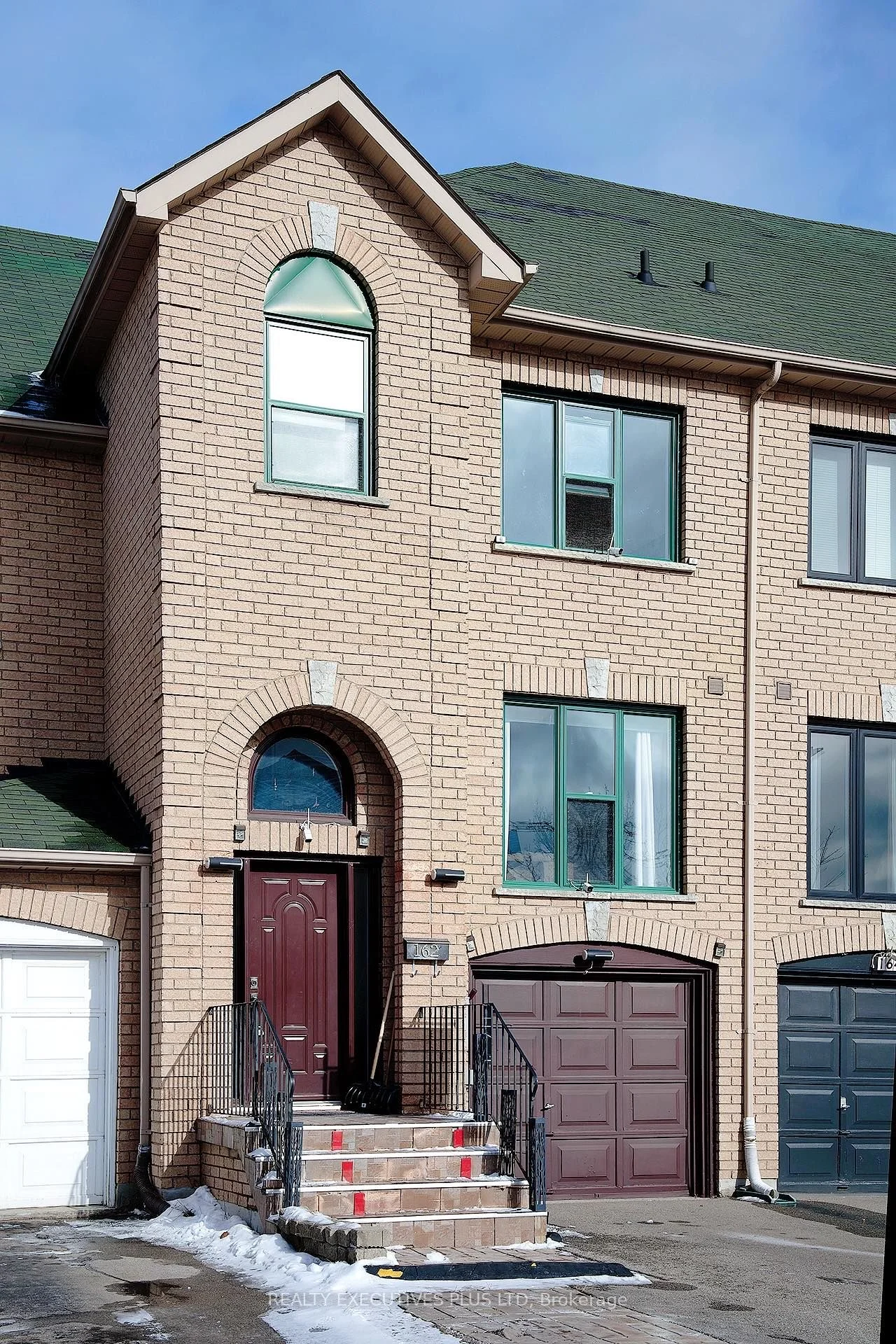 Att/Row/Townhouse in Brampton