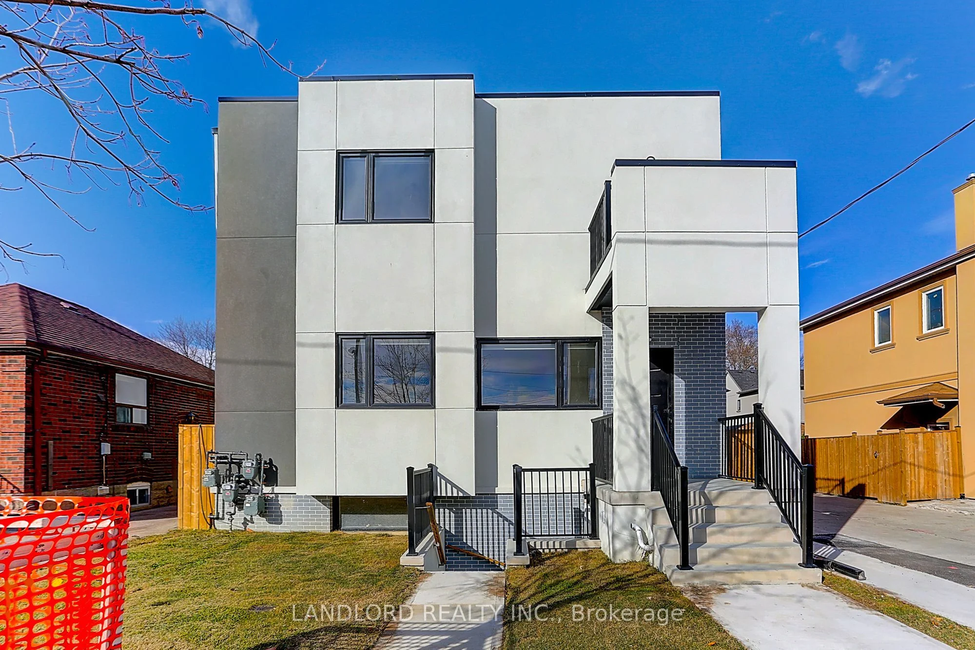 2004 Lawrence Avenue W Lowr Rr, Toronto W04, On M9n 1h4