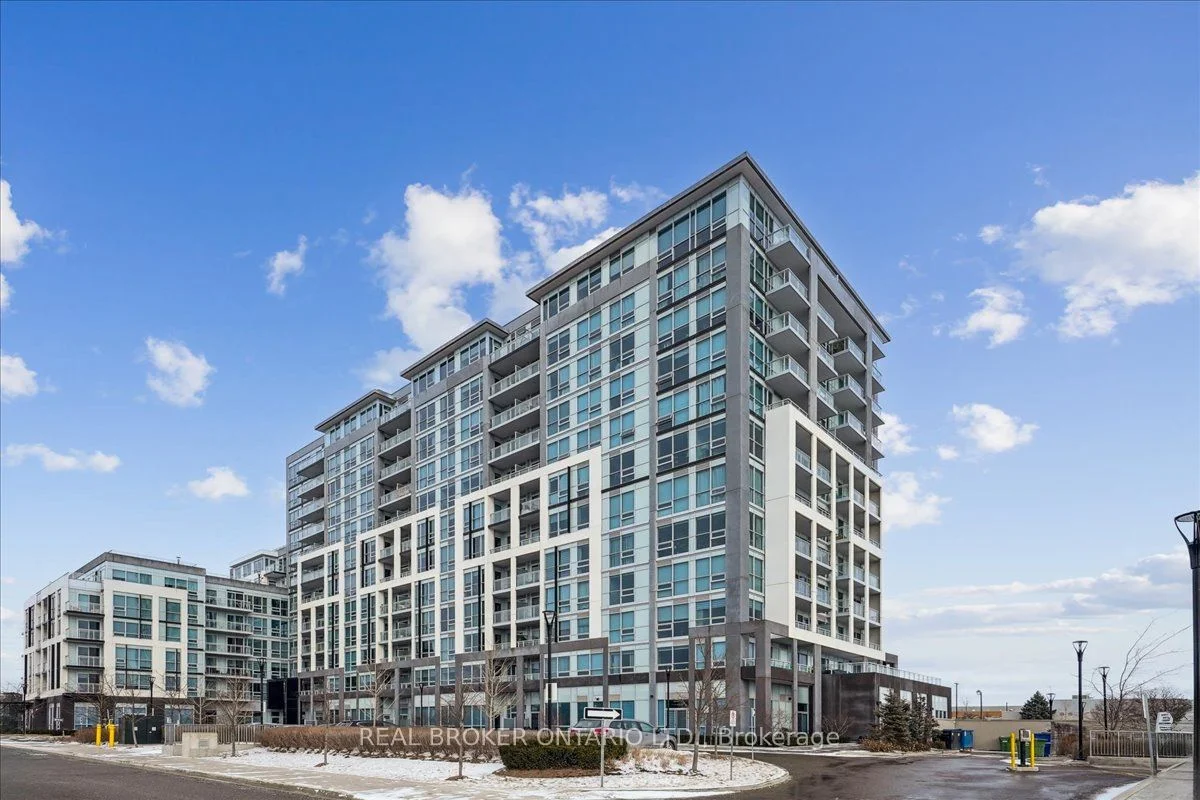 Condo Apartment in Milton