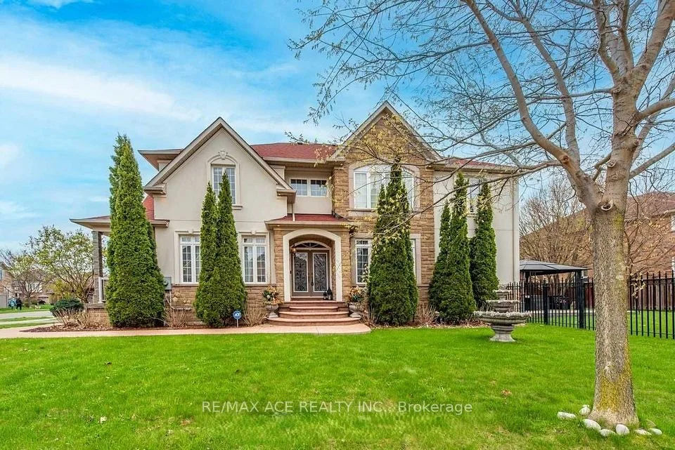 2065 Kingsridge Drive, Oakville, ON L6M 4Y9