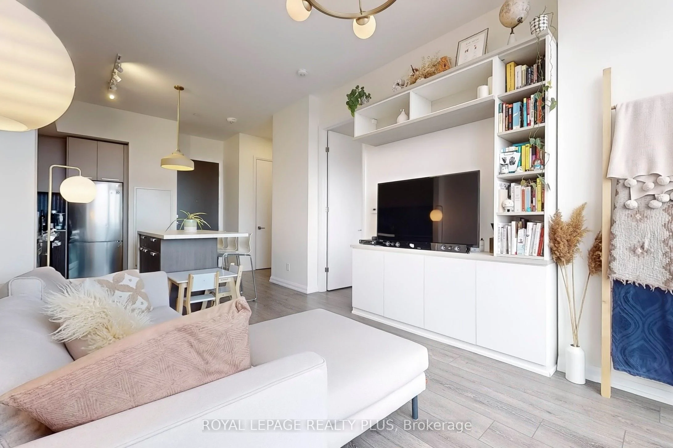 4208 Dundas Street W 805, Toronto W08, ON M8X 0B1
