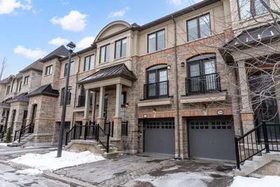 Att/Row/Townhouse in Mississauga