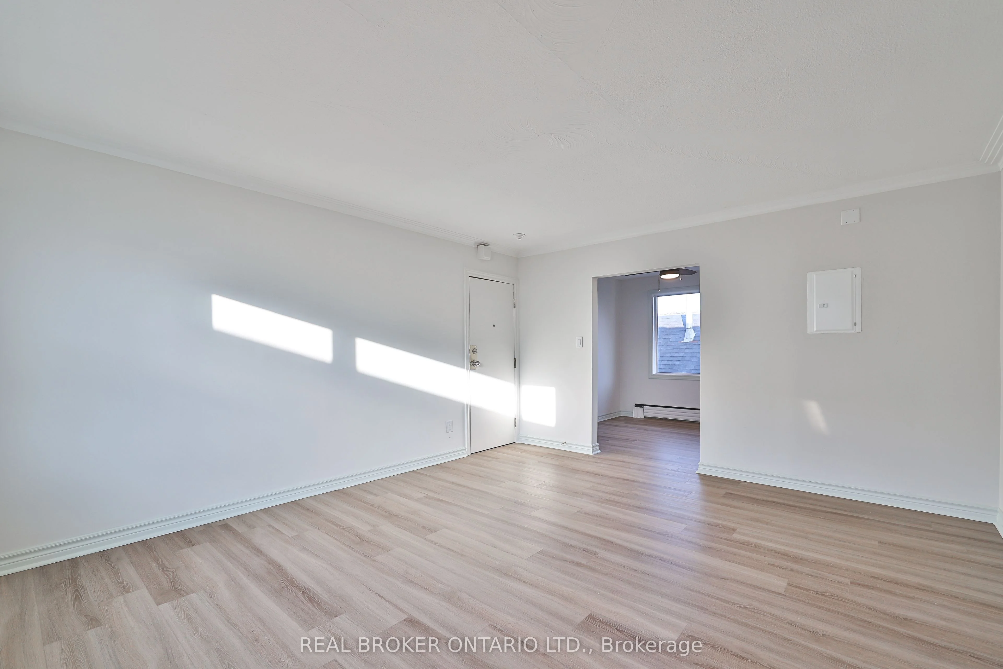 32 Vanevery Street 4, Toronto W06, ON M8V 1Y6