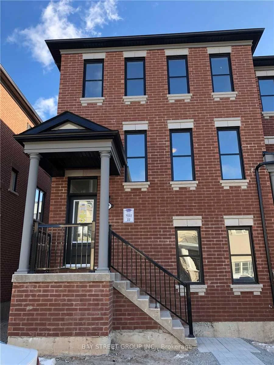 Att/Row/Townhouse in Milton