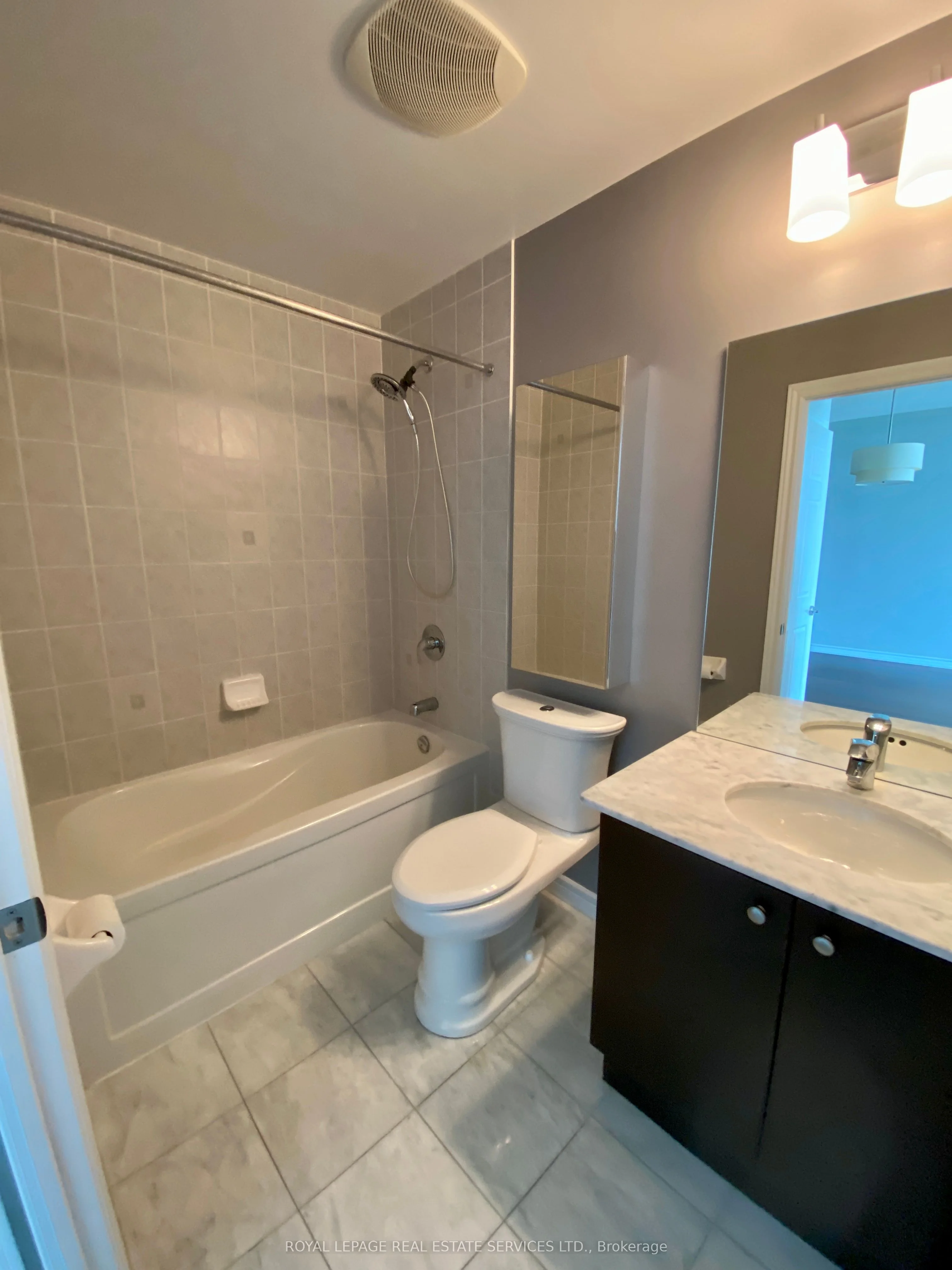 1135 Royal York Road #502, Toronto W08, ON M9A 0C3