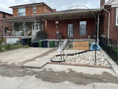 292 Silverthorn Avenue #bsmt, Toronto W03, On M6n 3k6