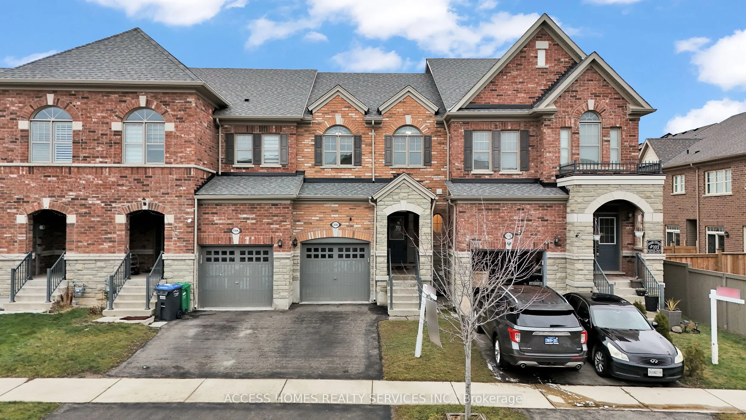 Att/Row/Townhouse in Brampton
