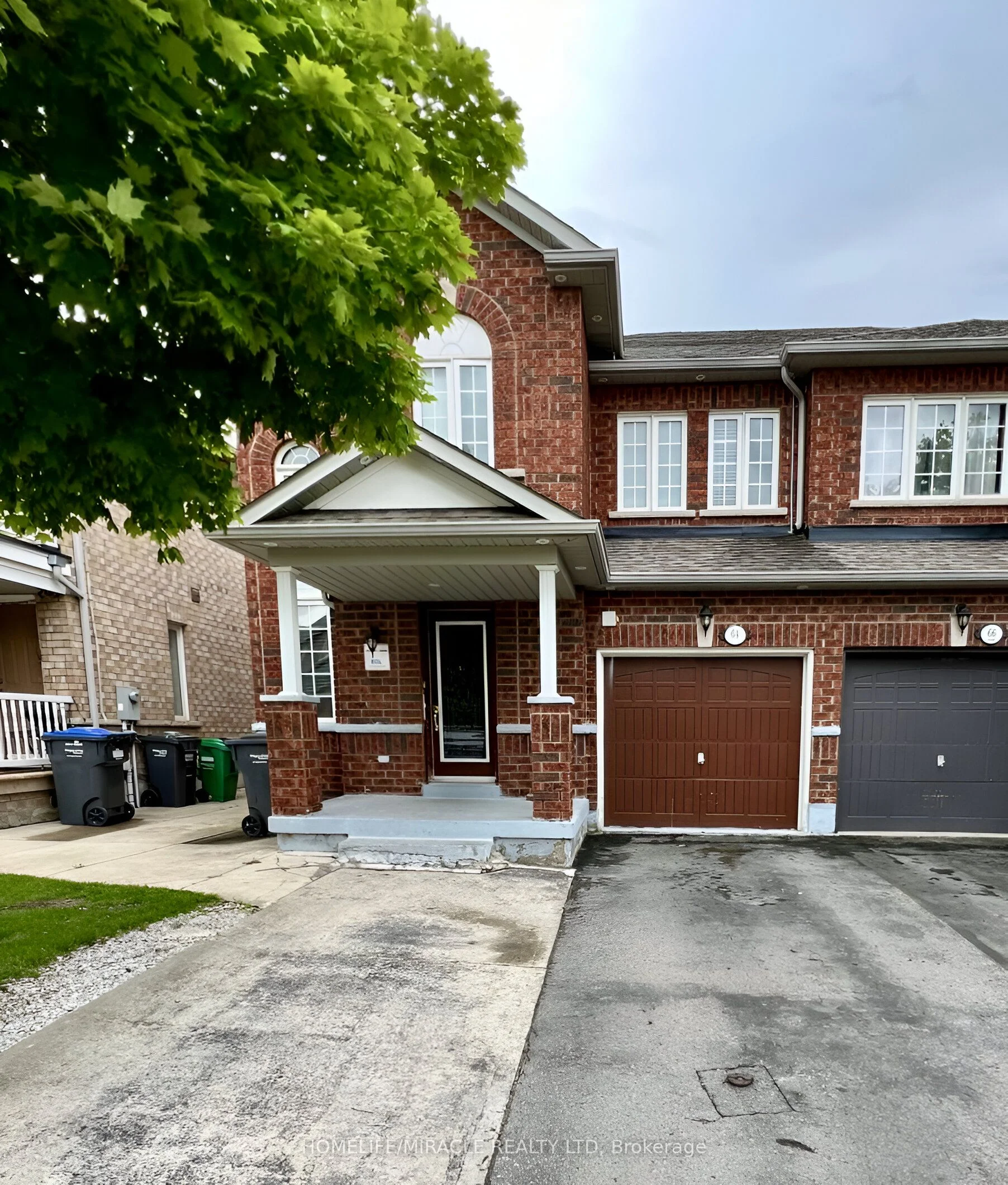 Att/Row/Townhouse in Brampton