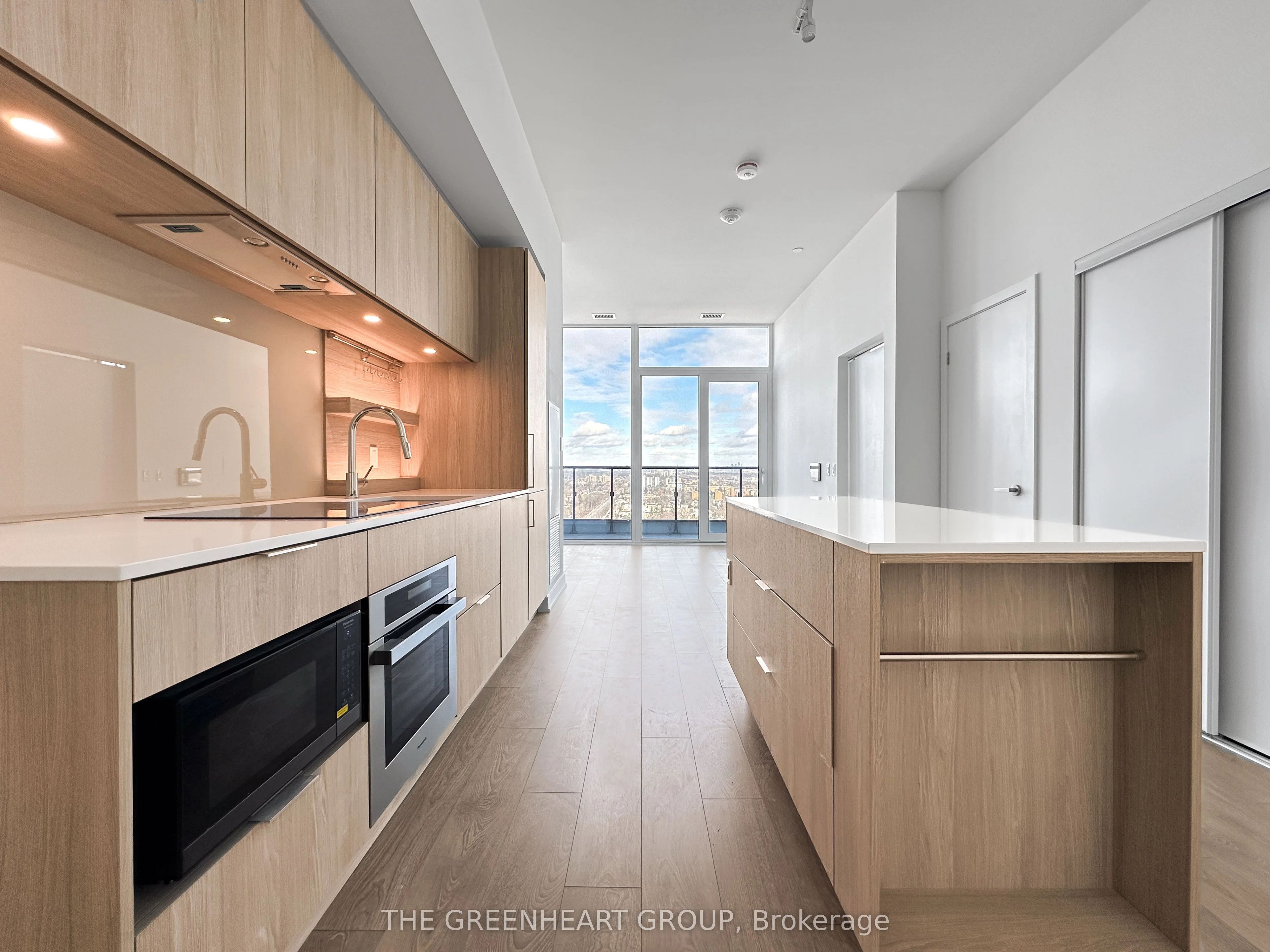 28 Ann Street 2211, Mississauga, On L5g 0e1
