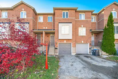 Att/Row/Townhouse in Brampton
