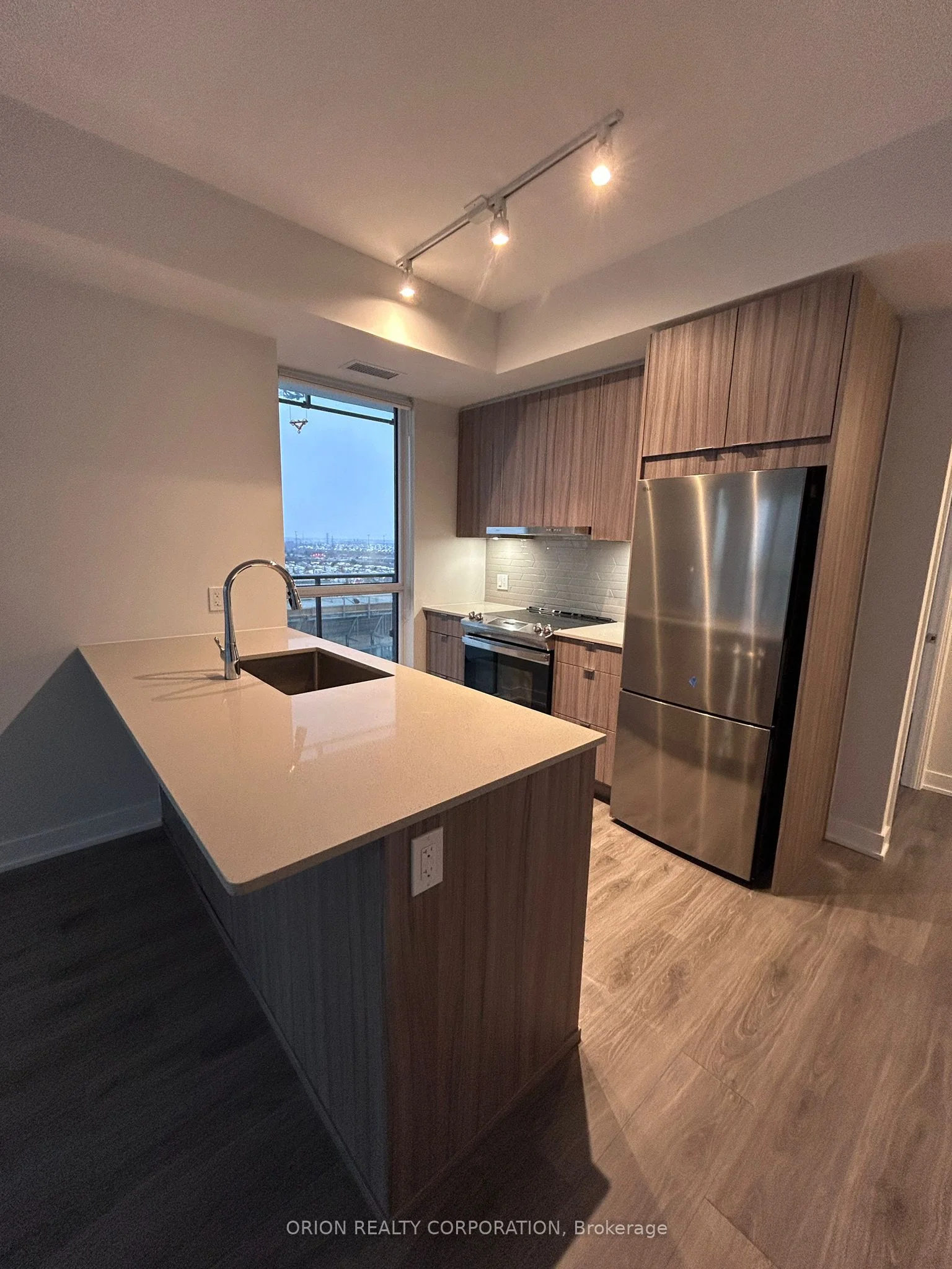 4130 Parkside Village Drive 1210, Mississauga, On L5b 3m8