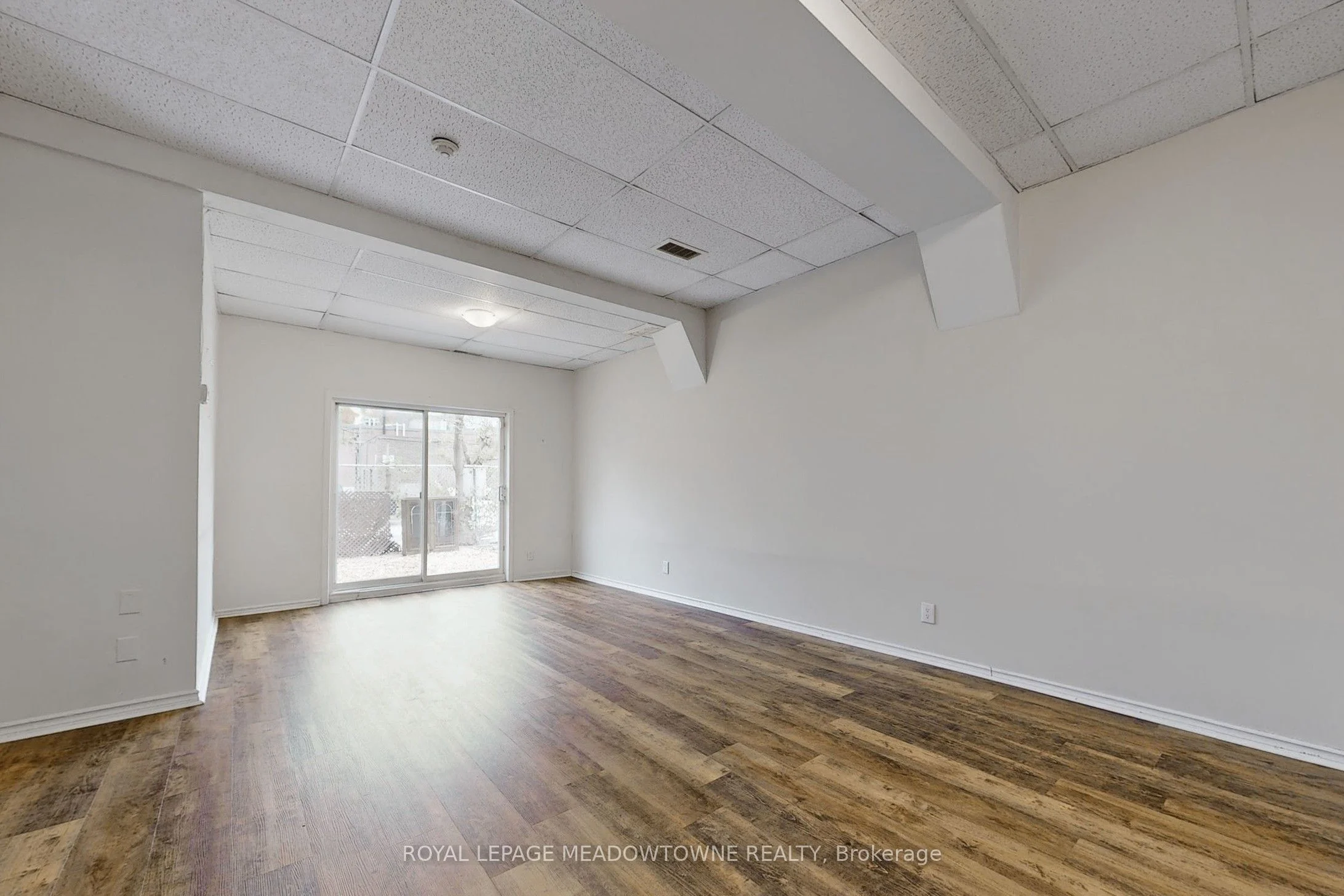 12 Wesleyan Street N 8, Halton Hills, On L7g 2e1