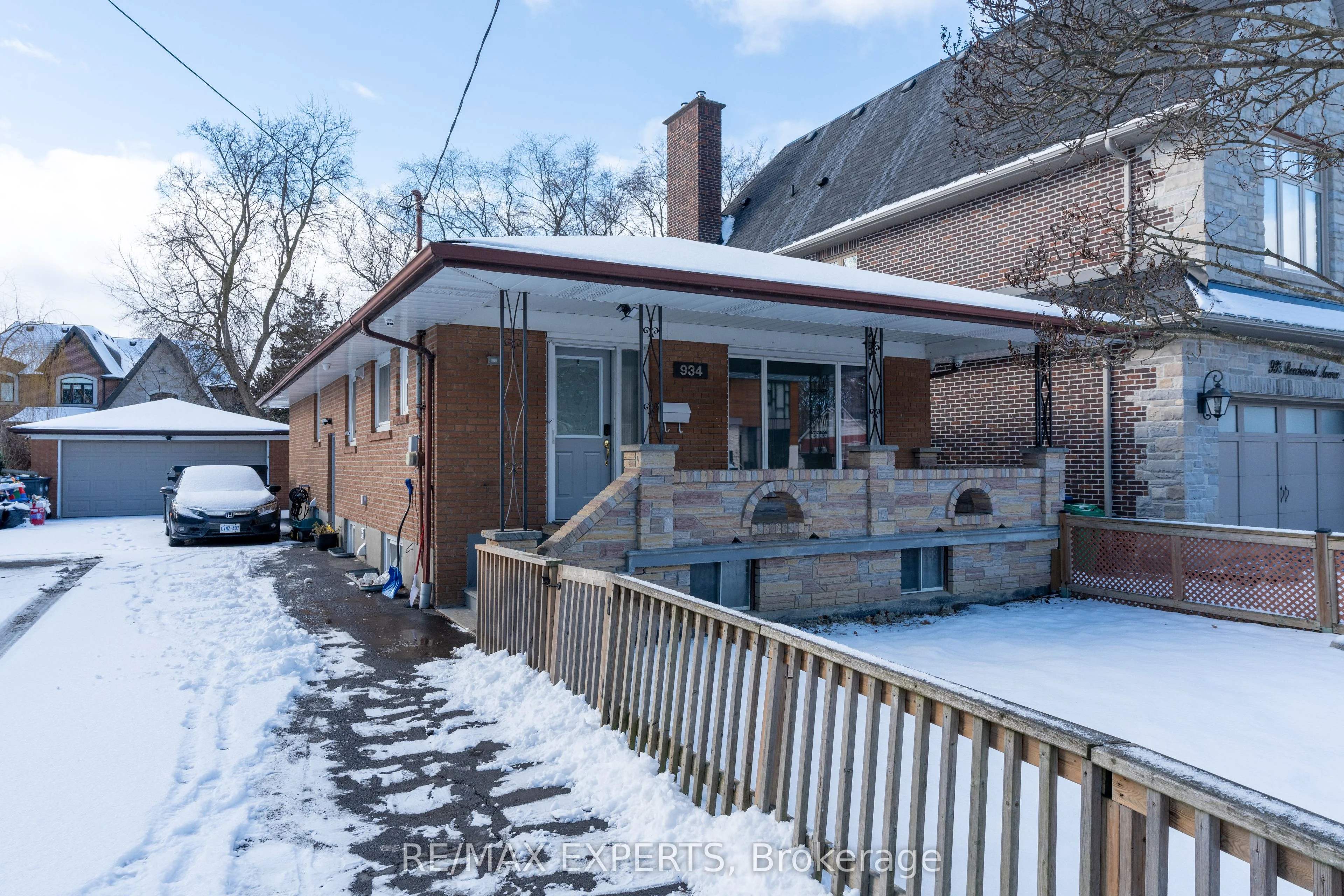 934 Beechwood Avenue MAIN, Mississauga, ON L5G 4E2