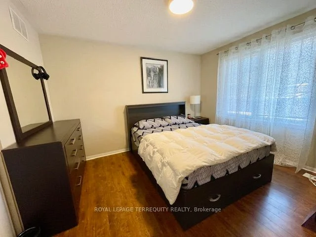 3977 Mayla Drive, Mississauga, ON L5M 7Y9
