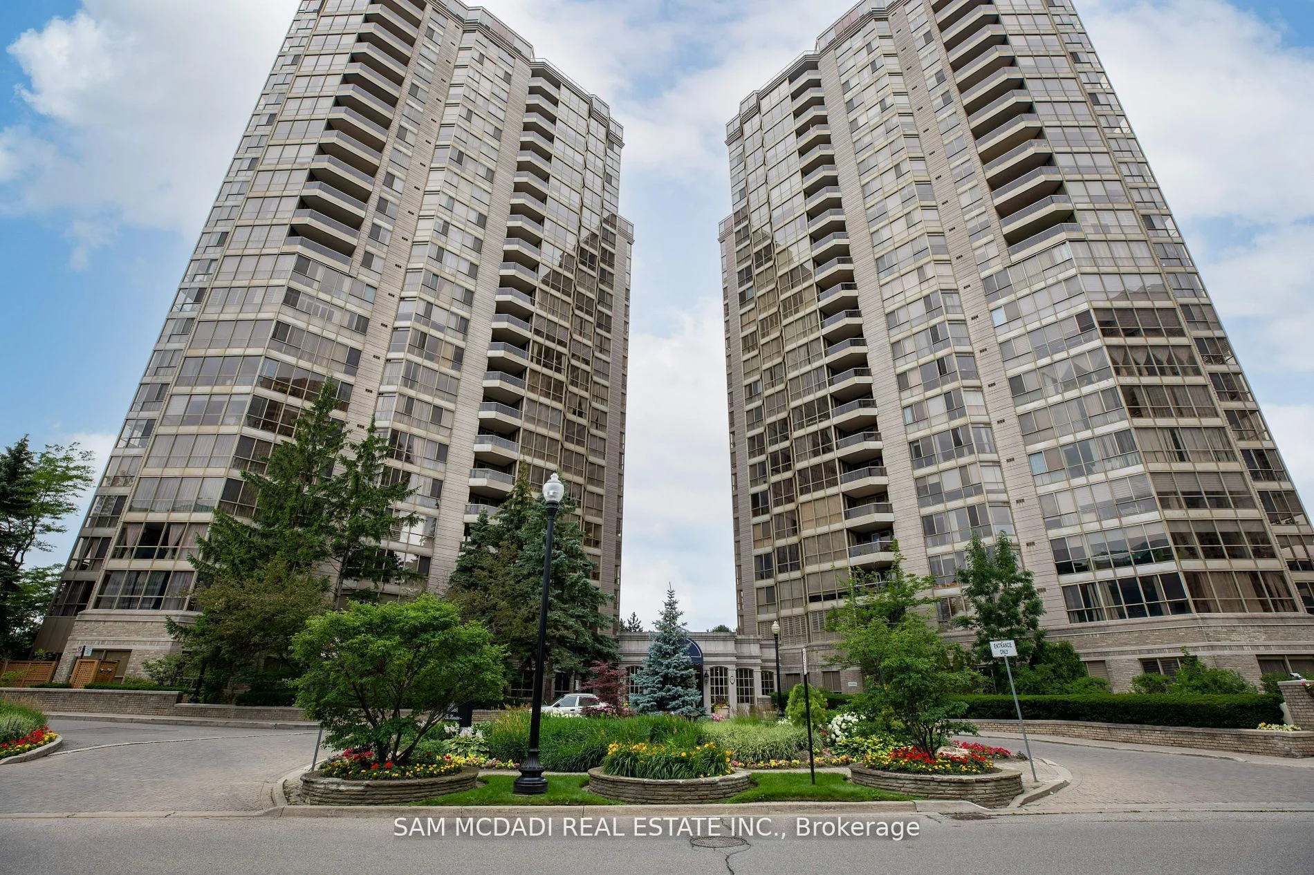 Common Element Condo in Mississauga