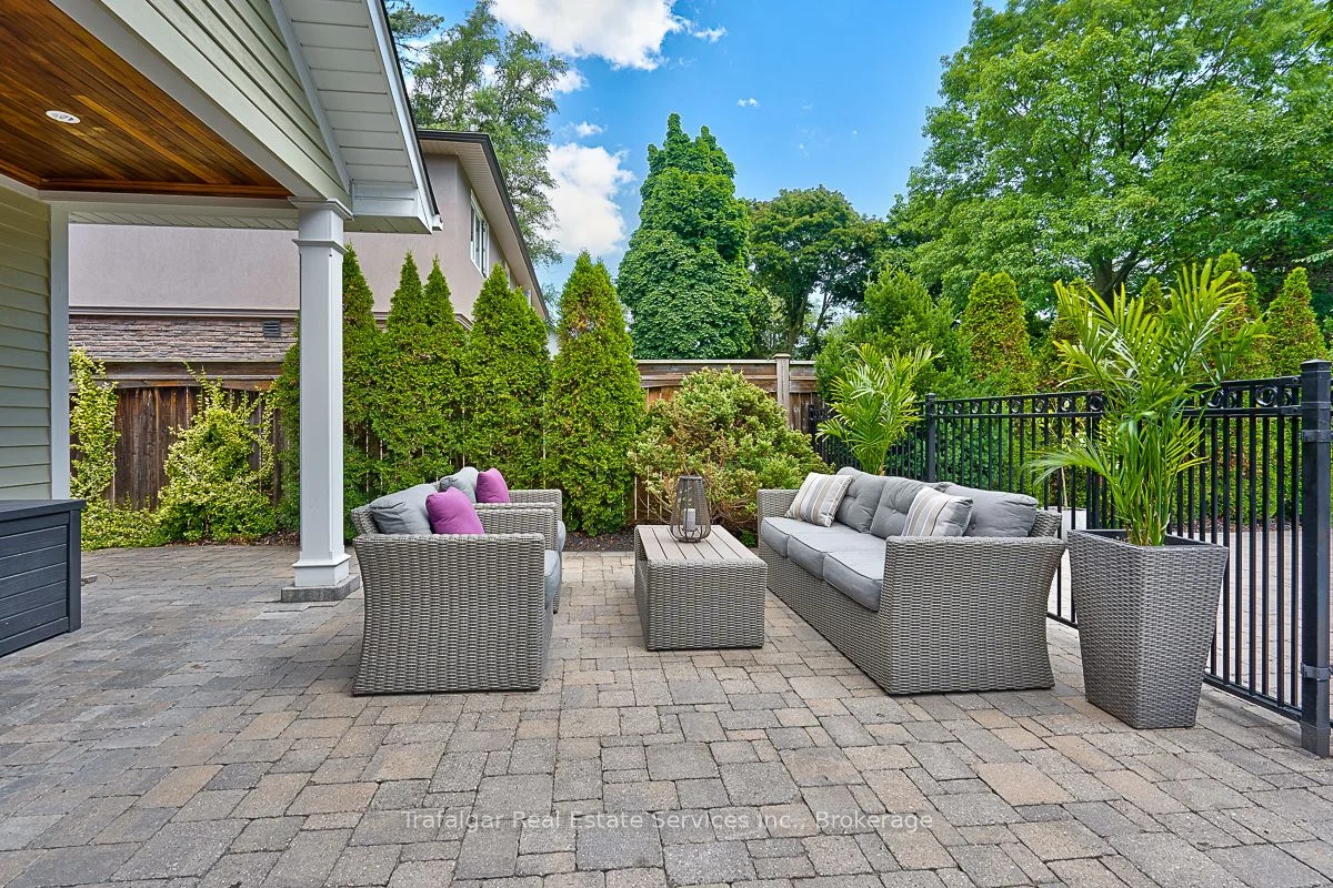 1482 Oakhill Drive, Oakville, ON L6J 1Y5