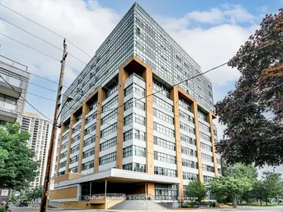 2 Fieldway Road 218, Toronto W08, On M8z 0b9
