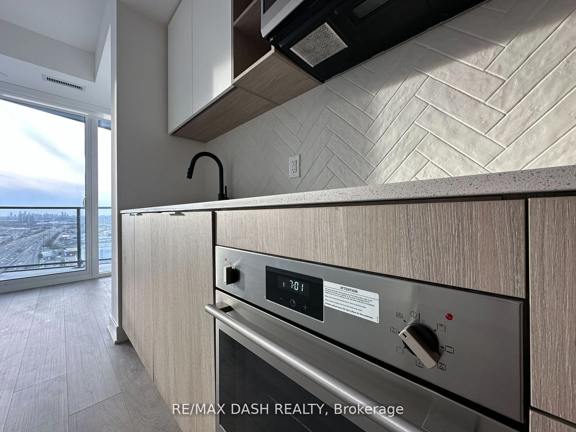 36 Zorra Street 2301, Toronto W08, ON M8Z 0G5