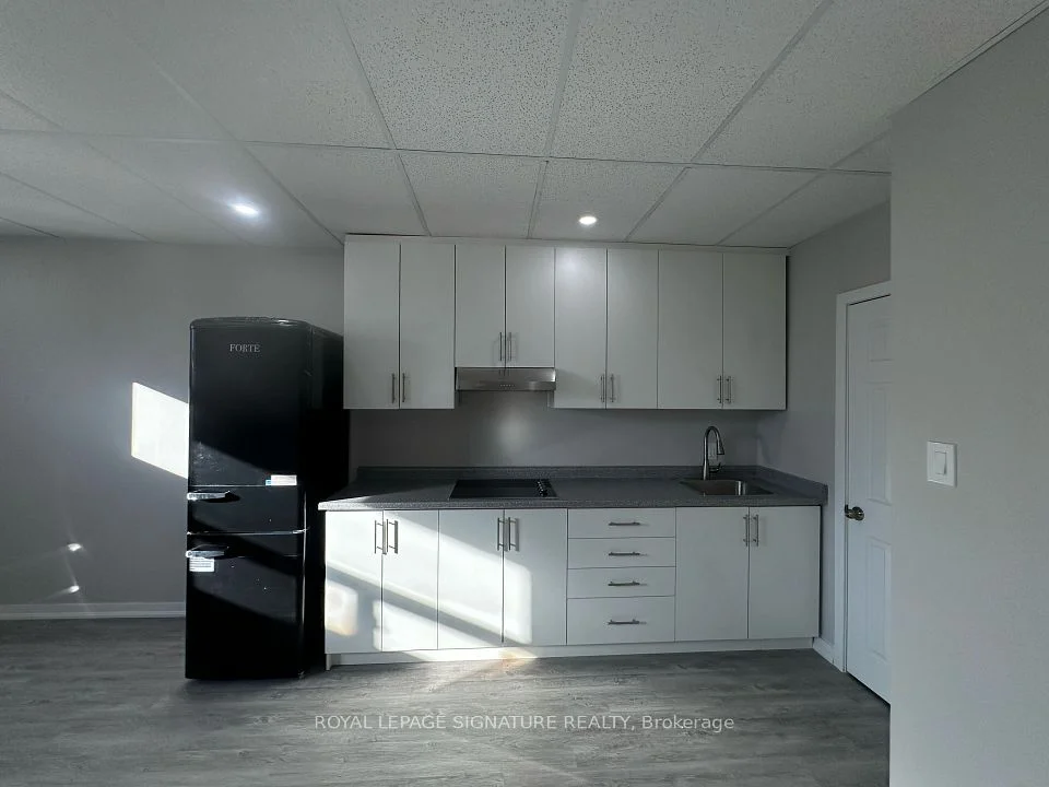 3037 Lake Shore Boulevard W 4, Toronto W06, ON M8V 1K5