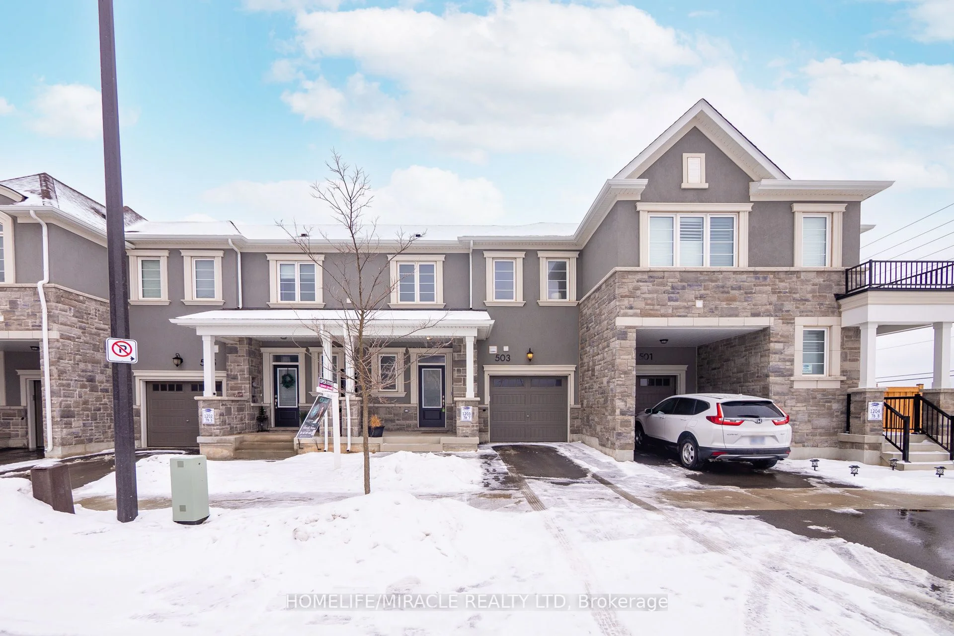Att/Row/Townhouse in Milton