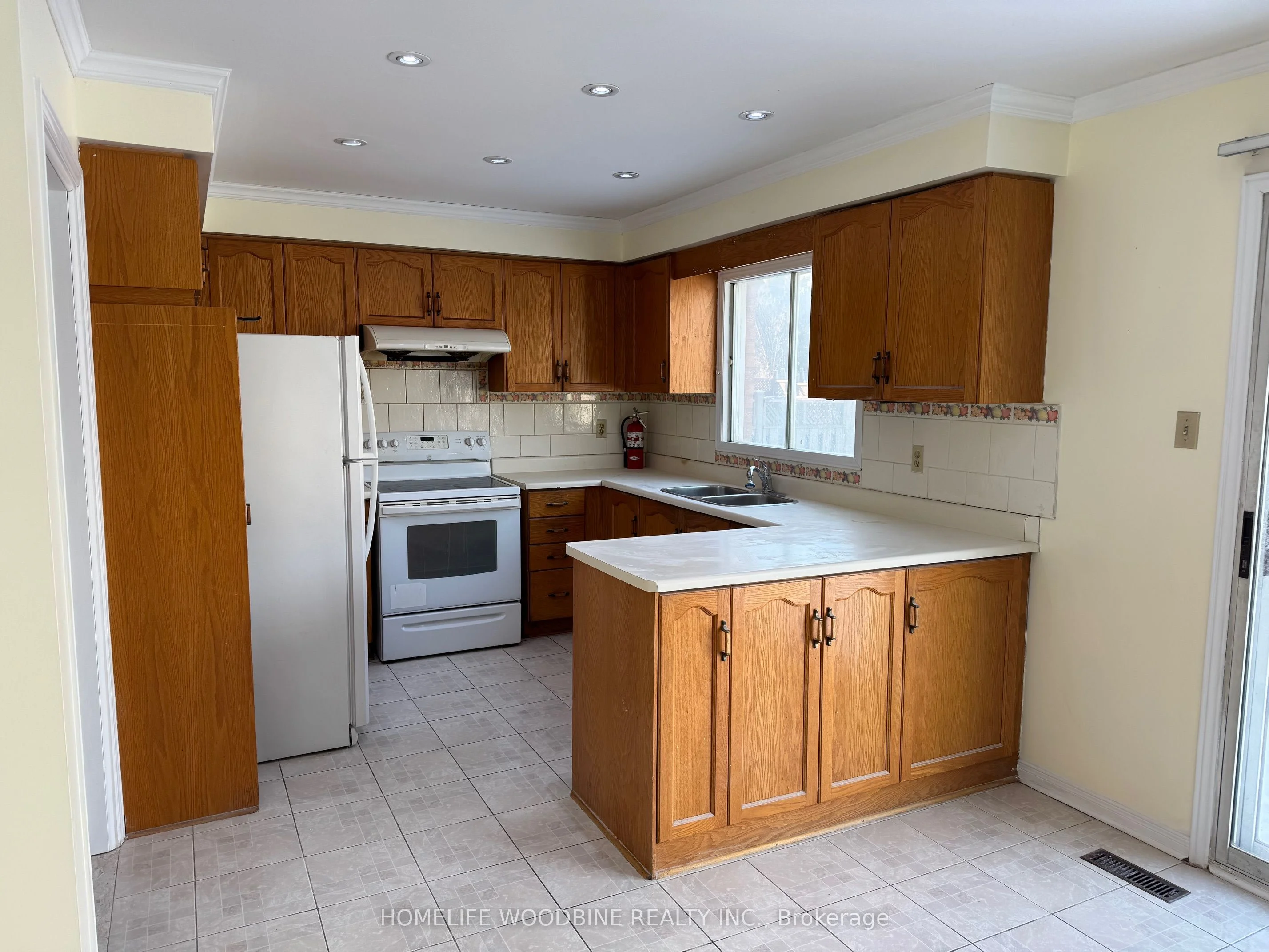 2 Kingsplate Crescent Main Floor, Toronto W10, ON M9W 6X6
