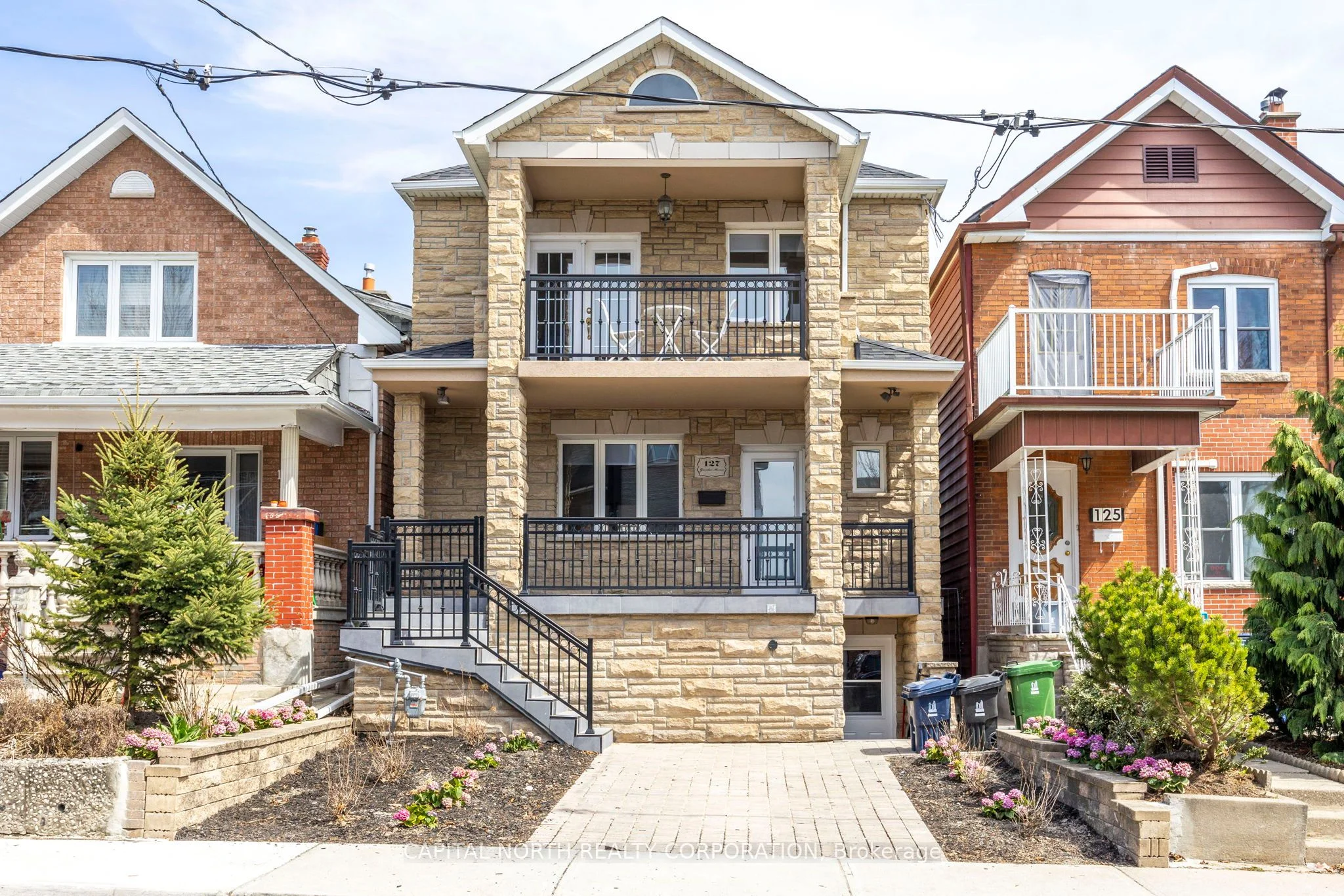 127 Greenlaw Avenue, Toronto W03, On M6h 3v9