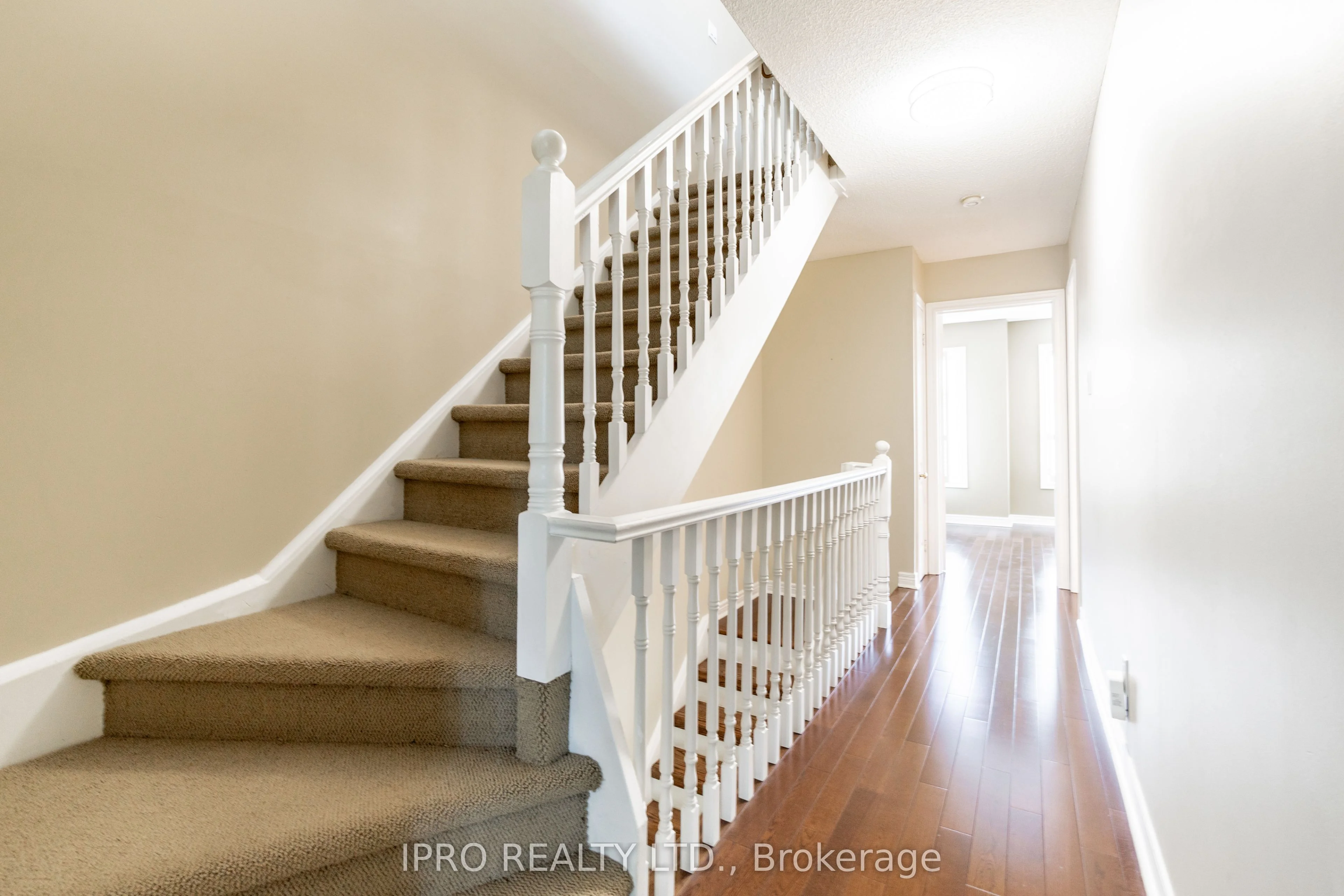 155 Grand Avenue 3, Toronto W07, ON M8Y 3Y4