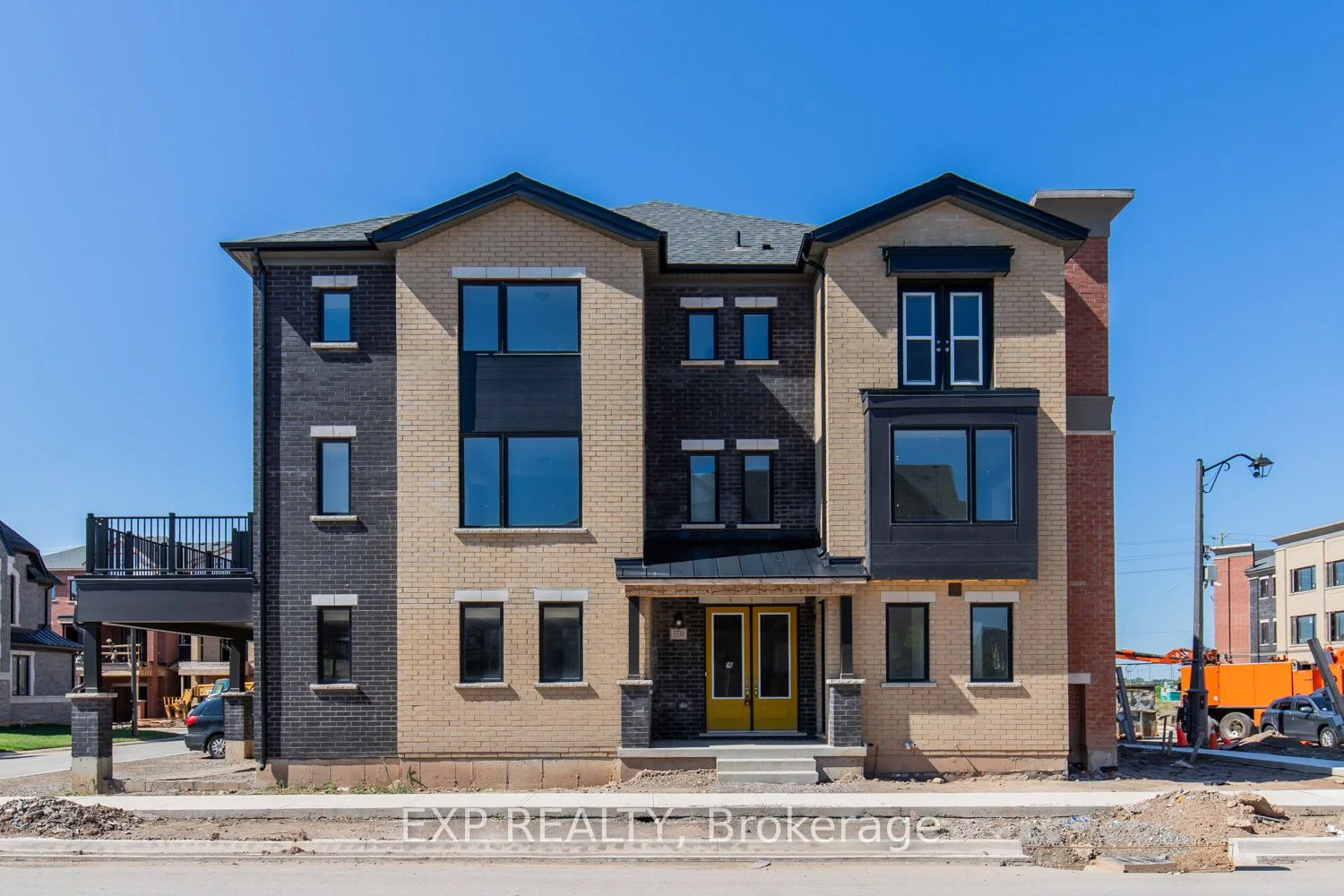 Att/Row/Townhouse in Oakville