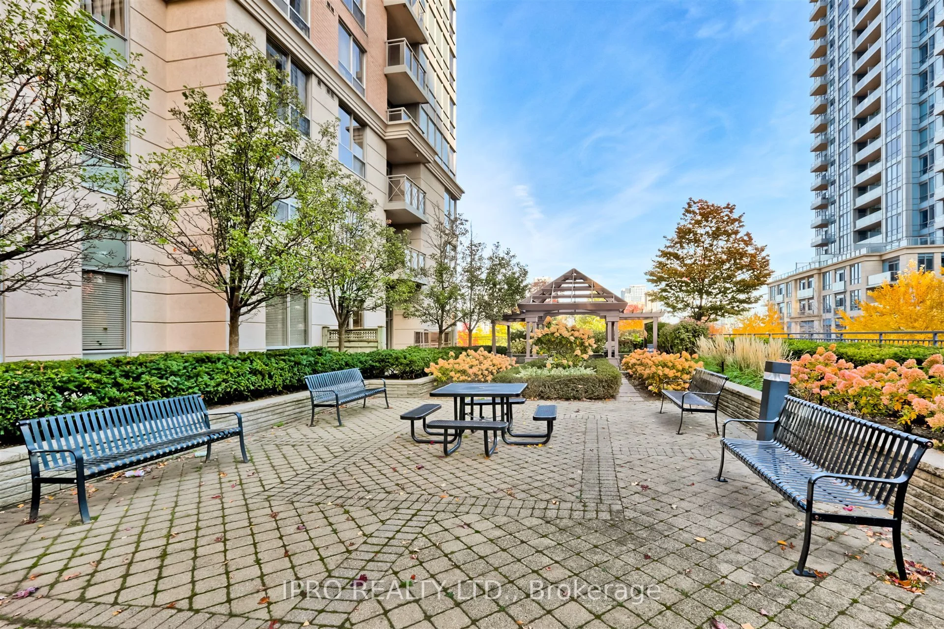 5229 Dundas Street W 2008, Toronto W08, ON M9B 6L9