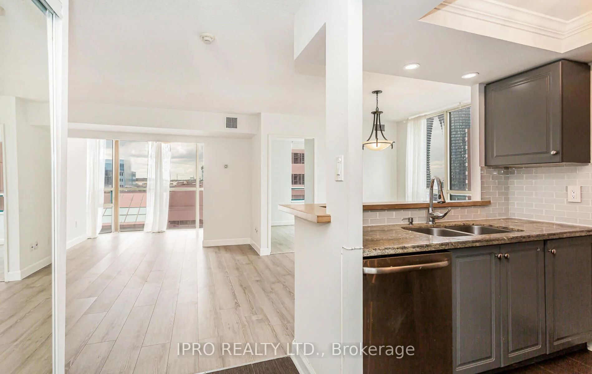 265 Enfield Place 609, Mississauga, ON L5B 3Y7